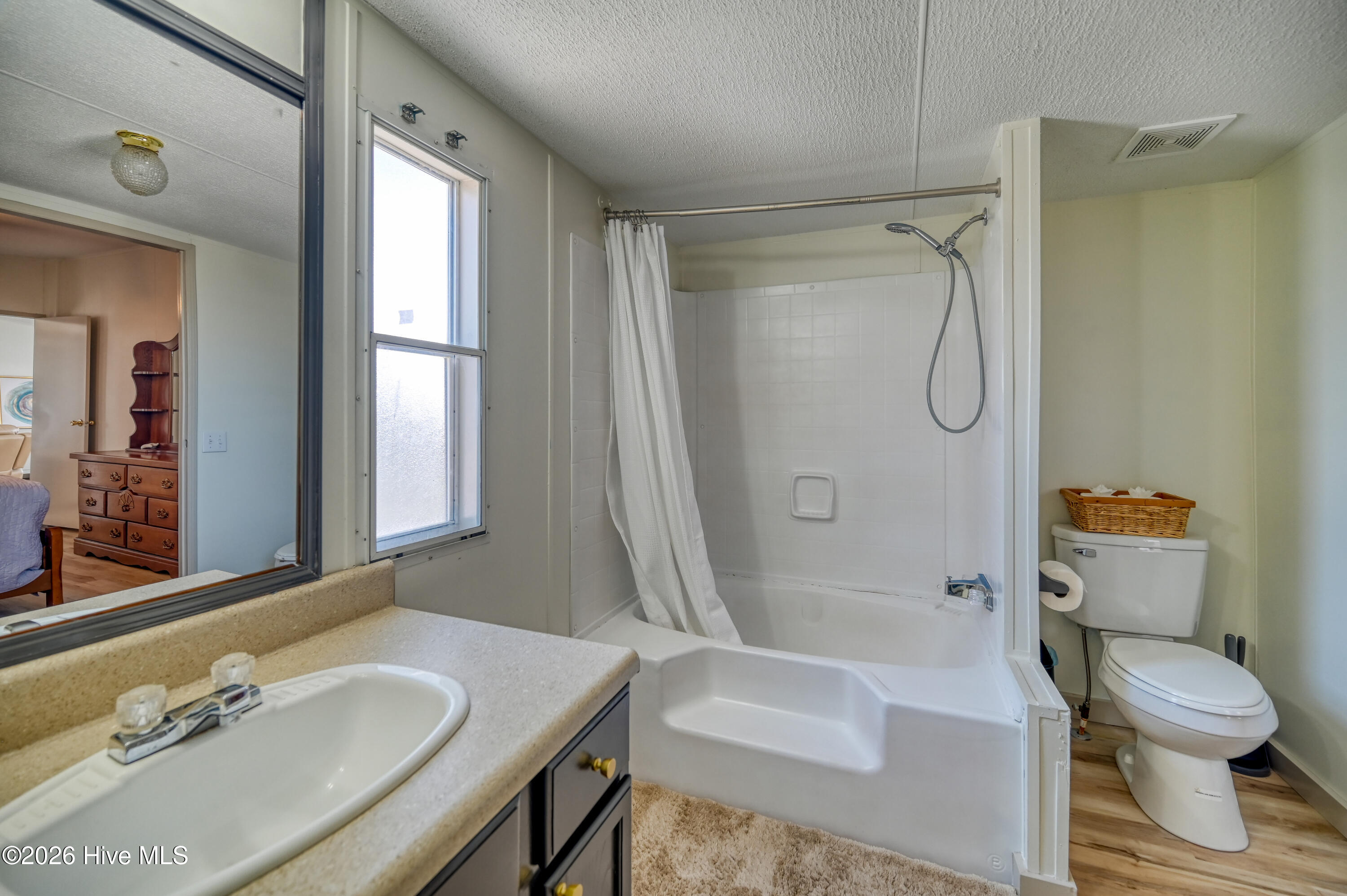 100557720 | Photo 30