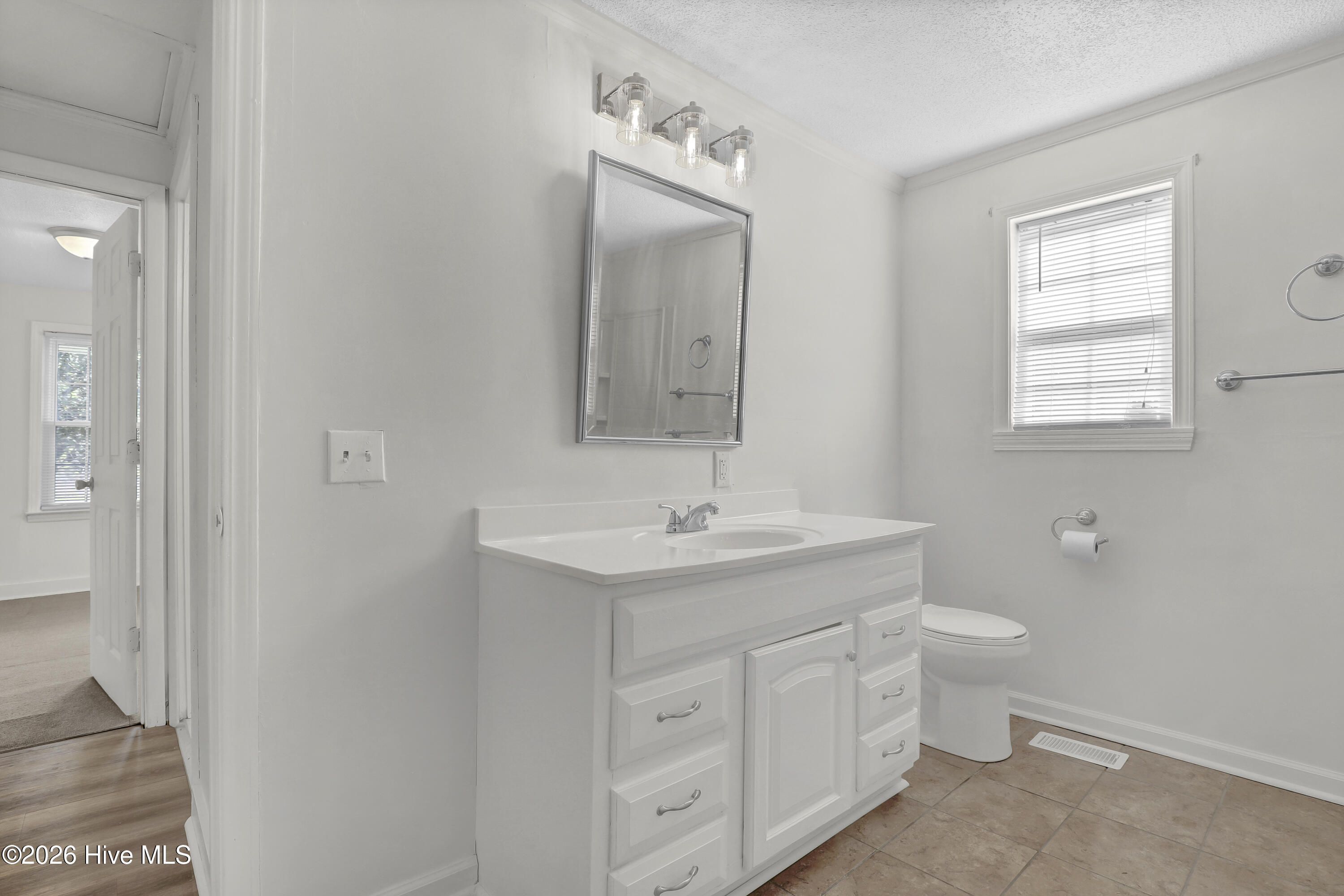 100567063 | Photo 18