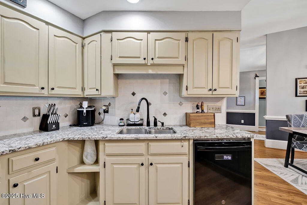 100515391 | Photo 15