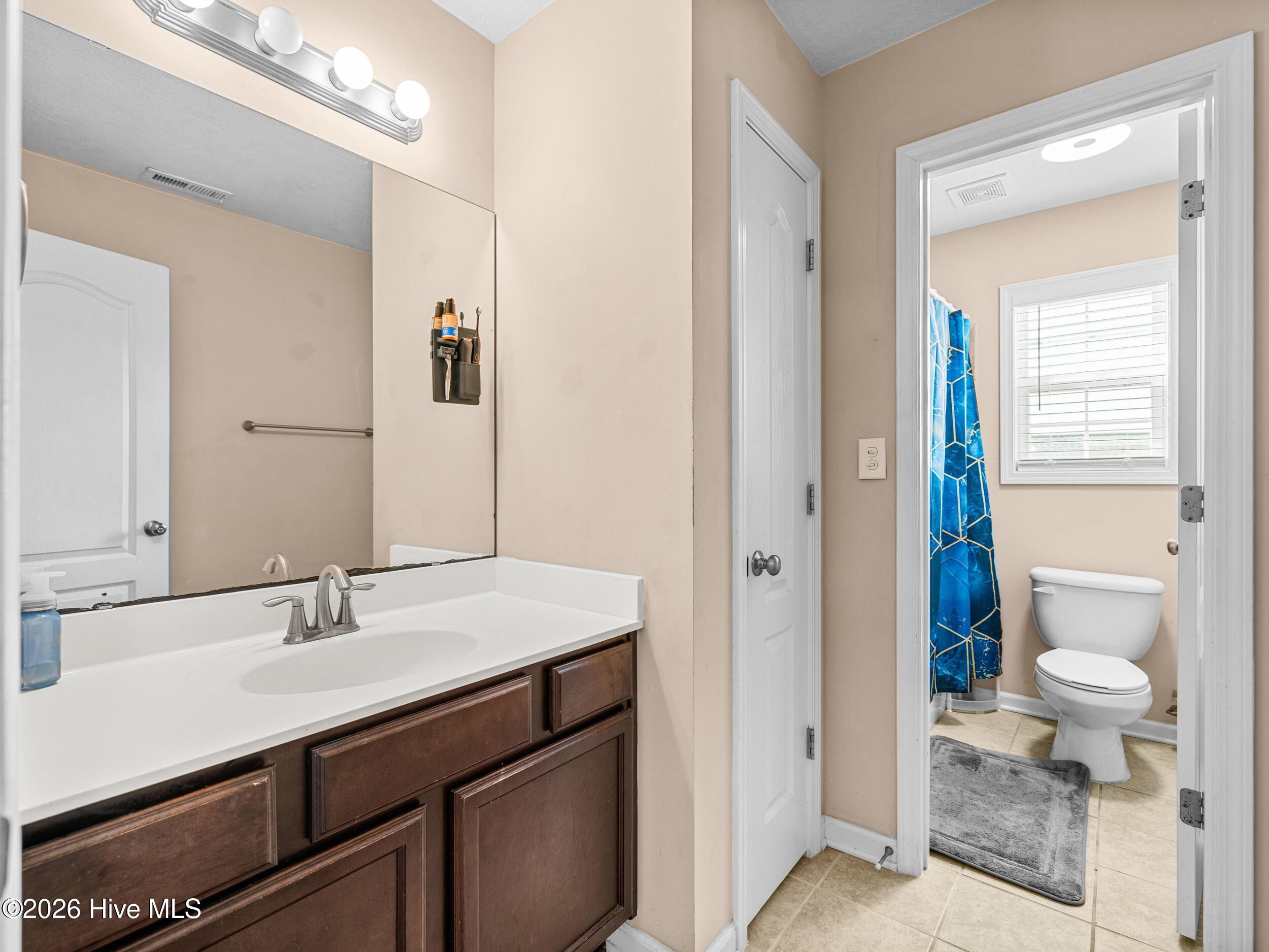 100568044 | Photo 42