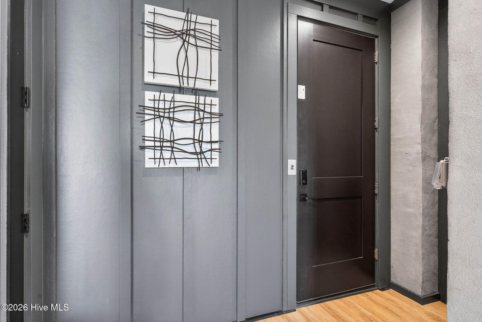 100565153 | Photo 55