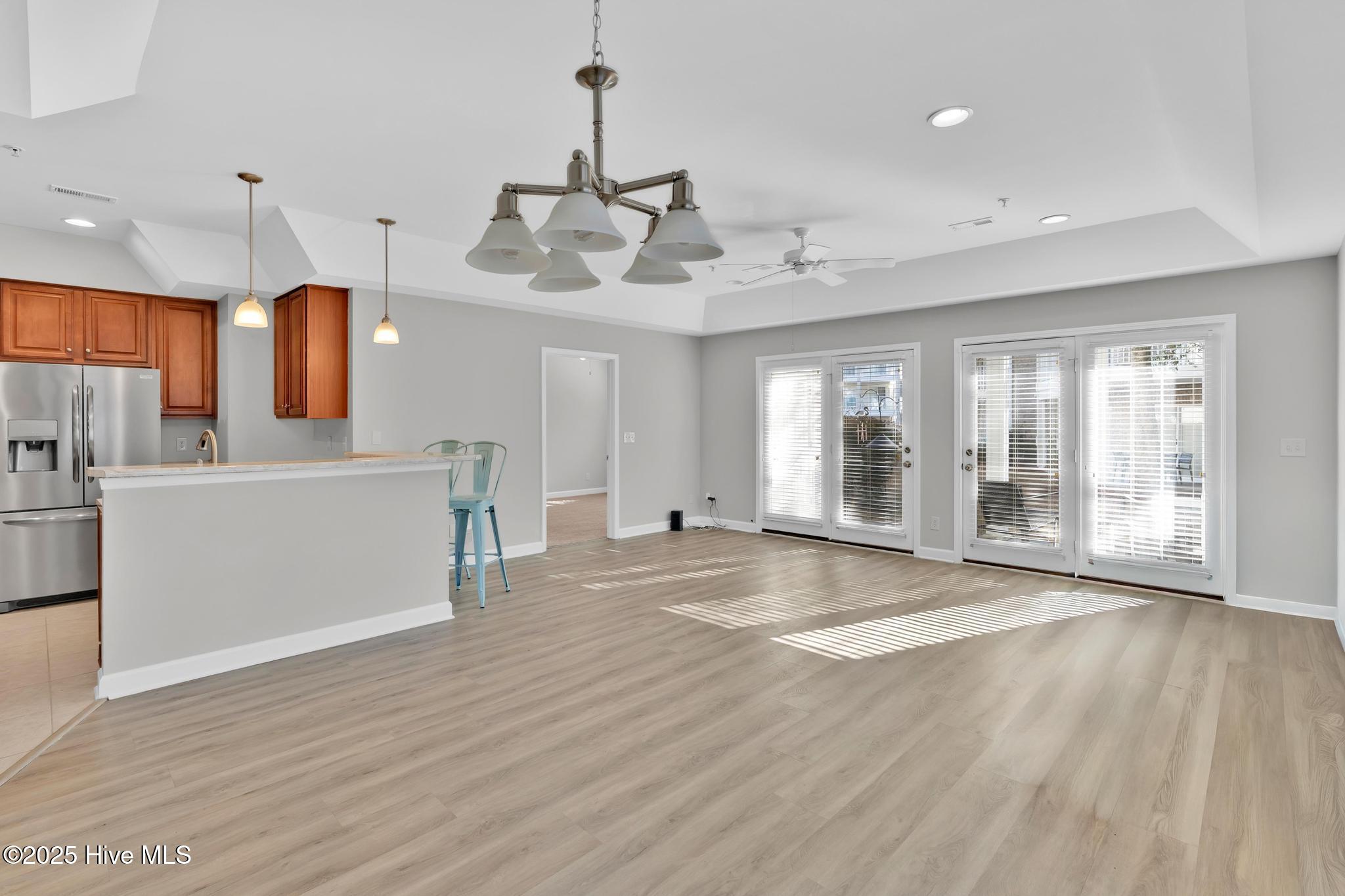 100545876 | Photo 18