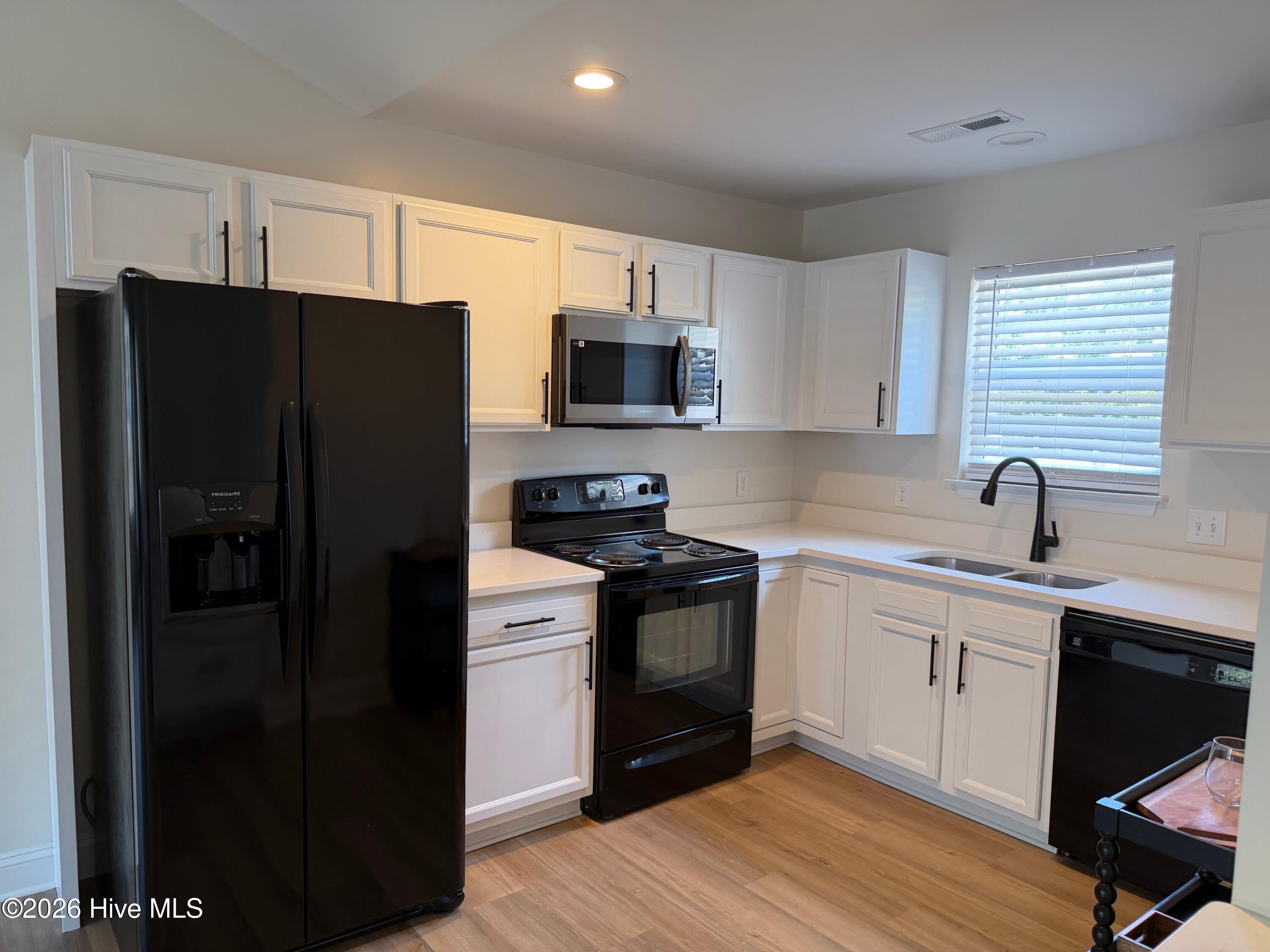 100568177 | Photo 29