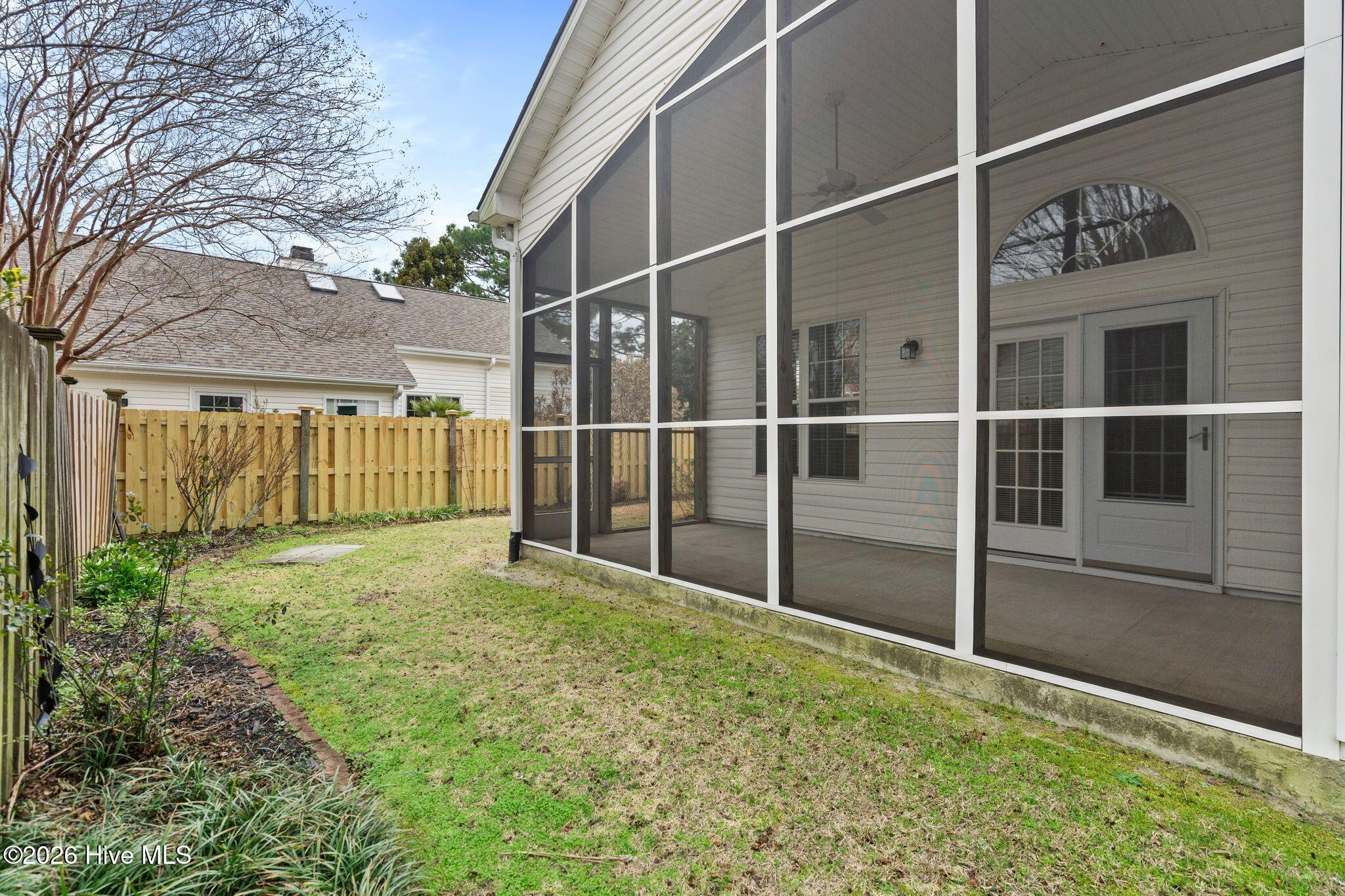 100558040 | Photo 46