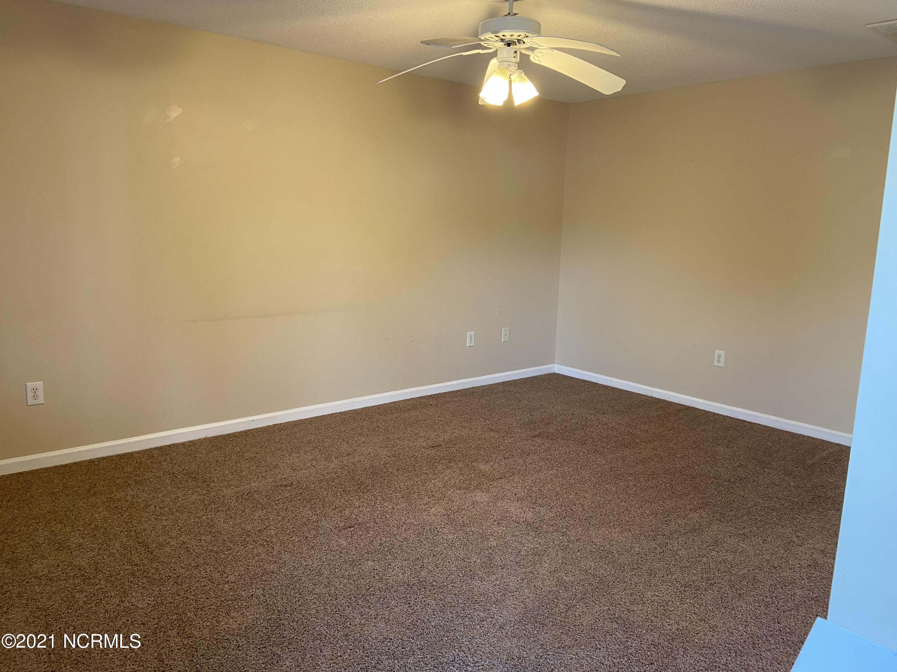 803 Courtyard W,Newport