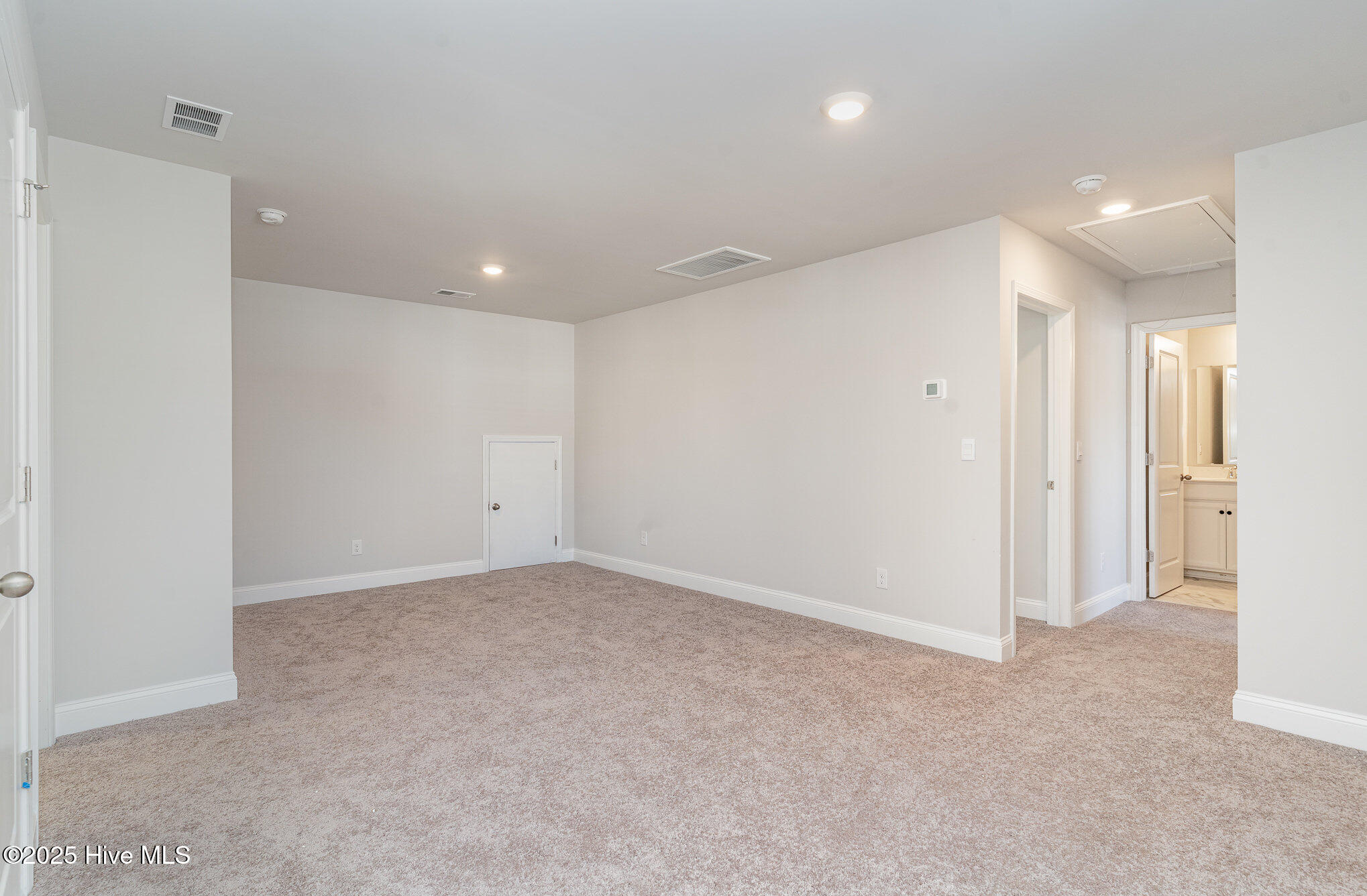 100535810 | Photo 13