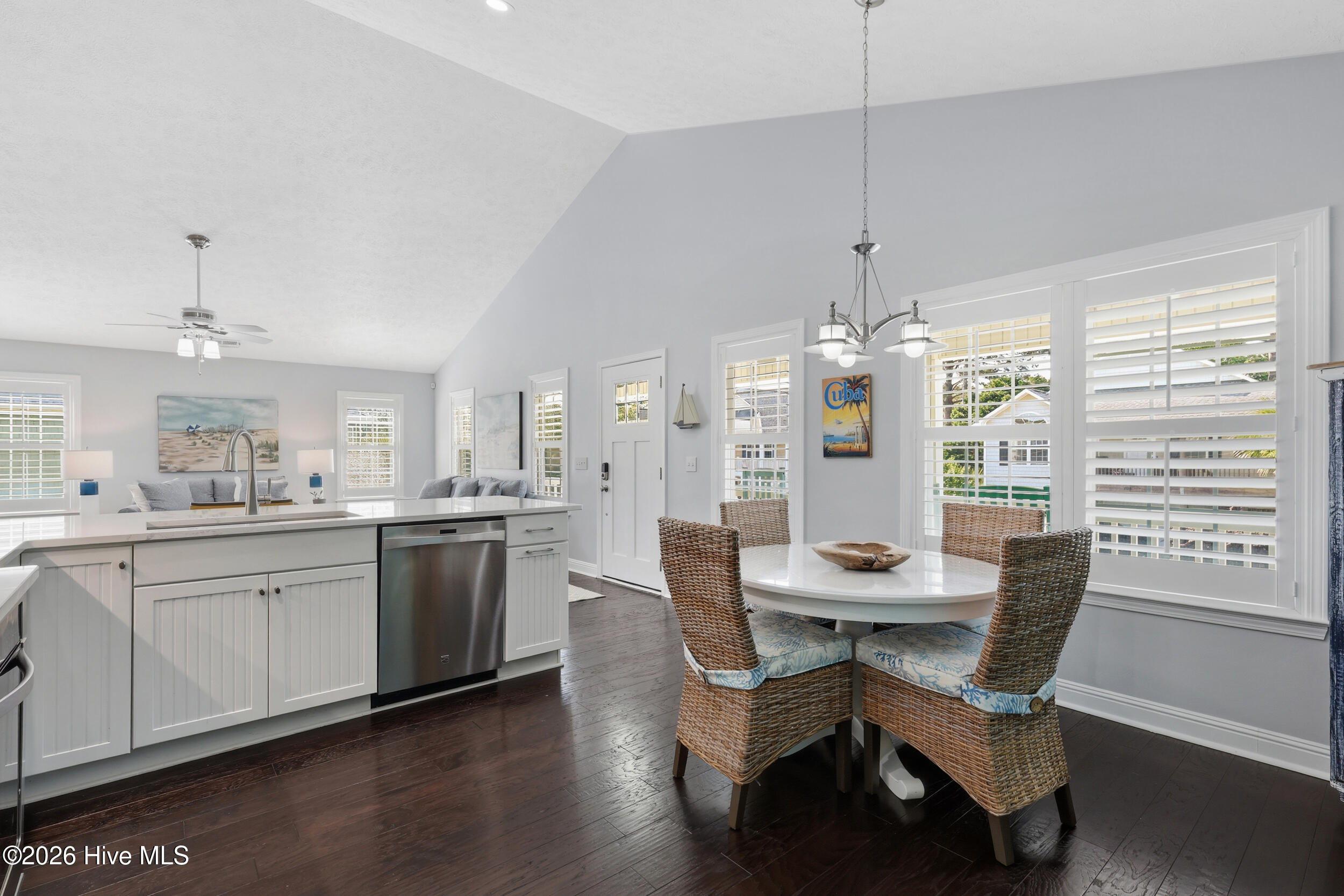 100567989 | Photo 22