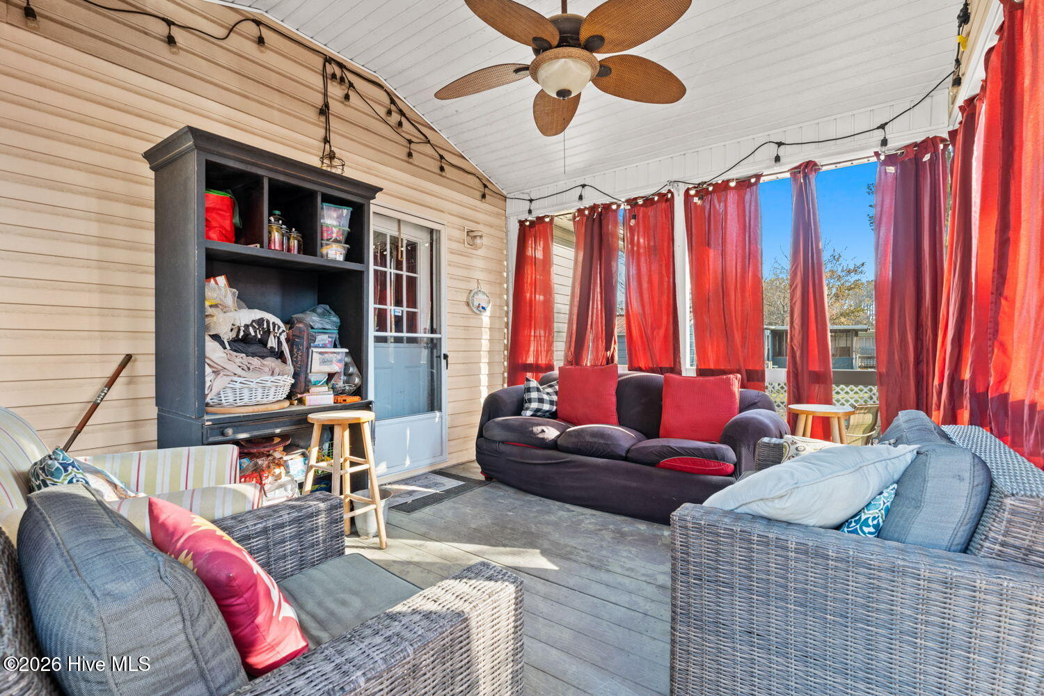 100562599 | Photo 16