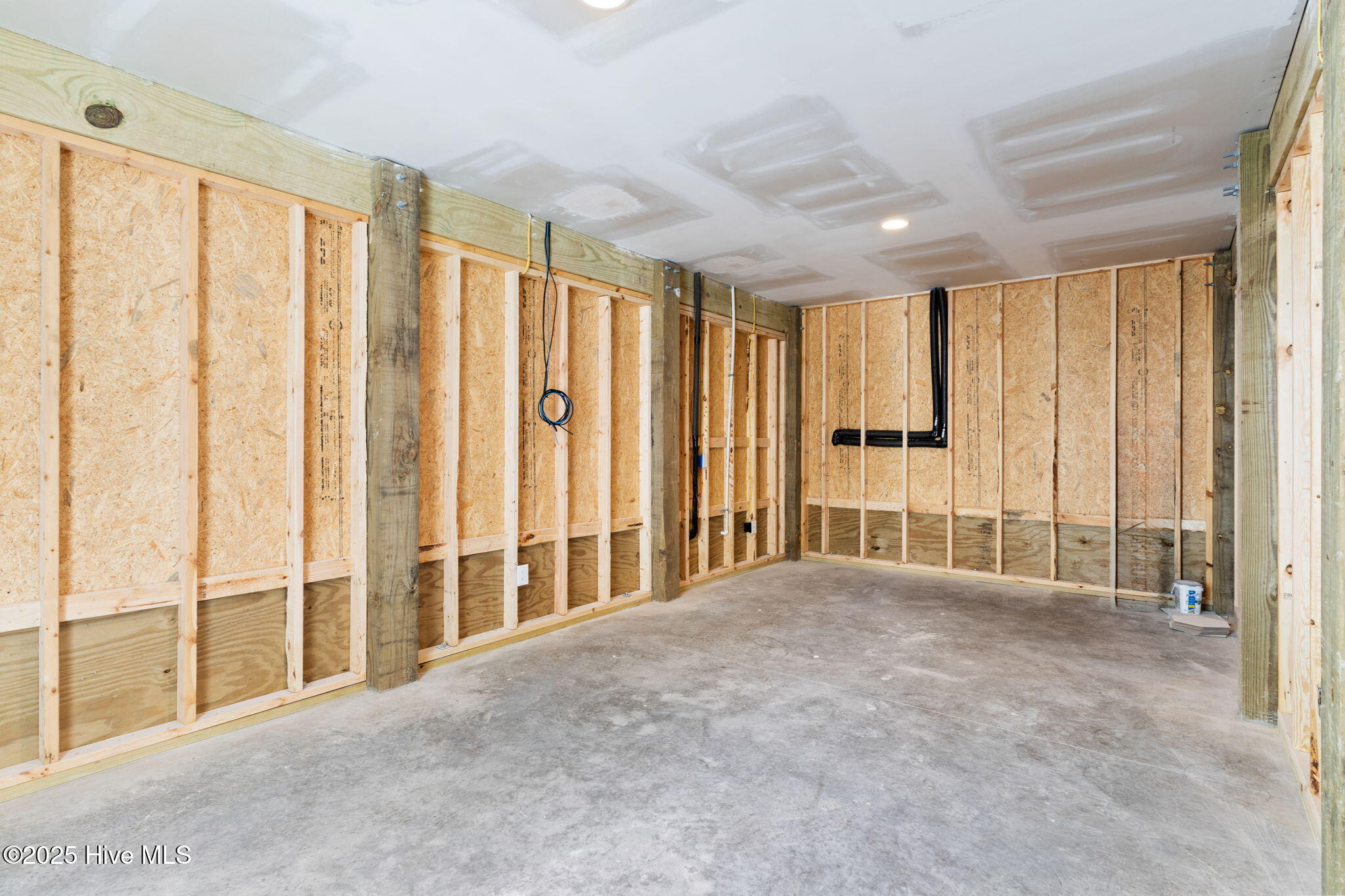 100524435 | Photo 34