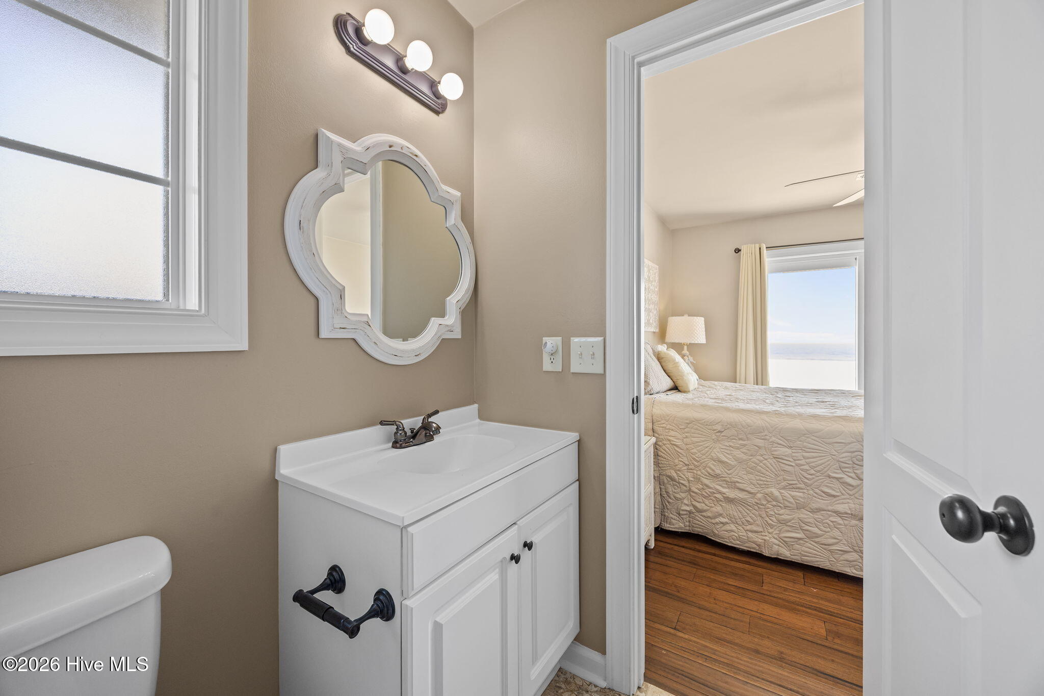 100559342 | Photo 32