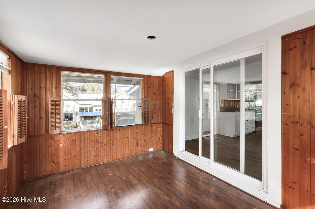 100553001 | Photo 27