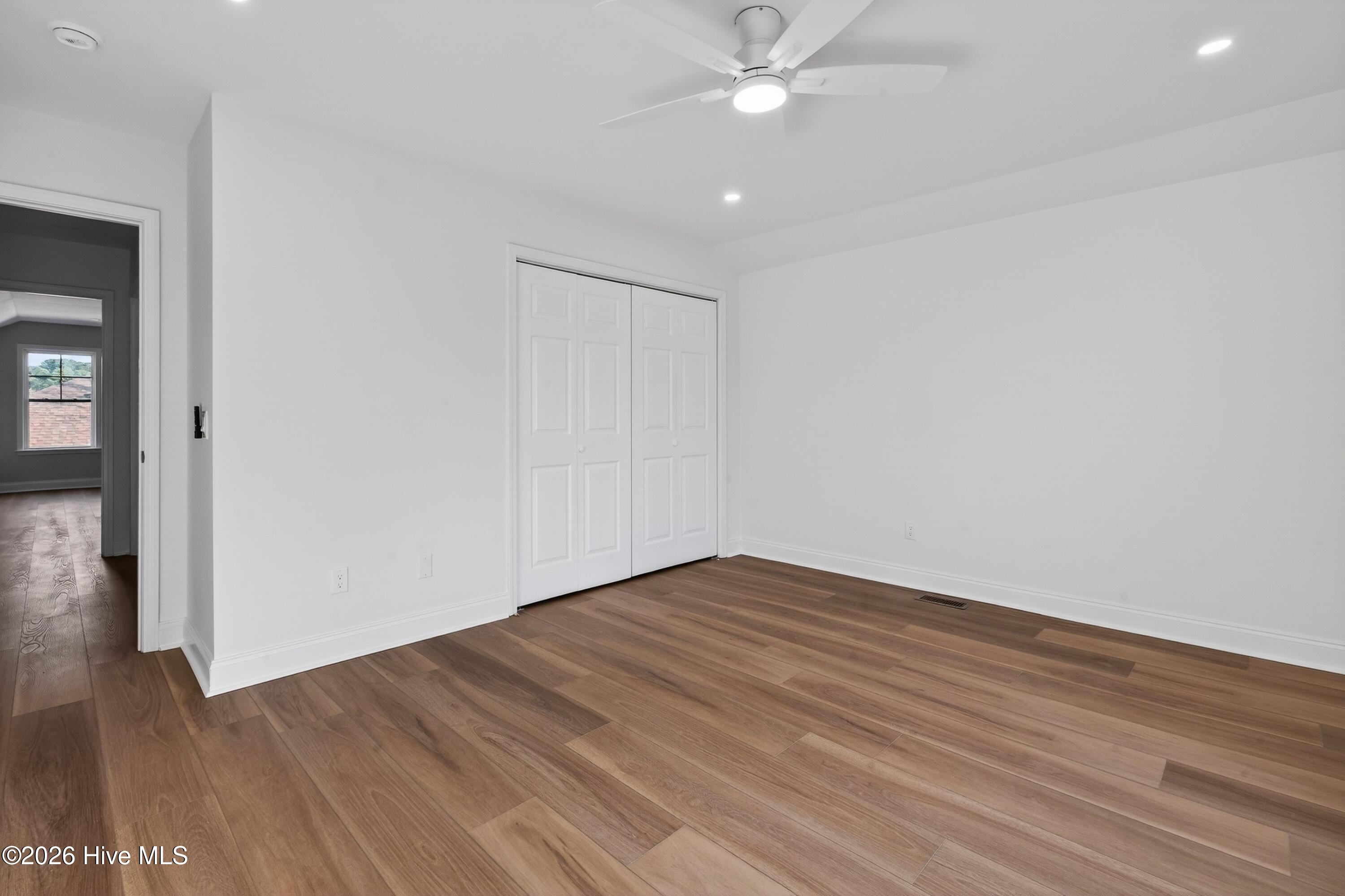 100553839 | Photo 31