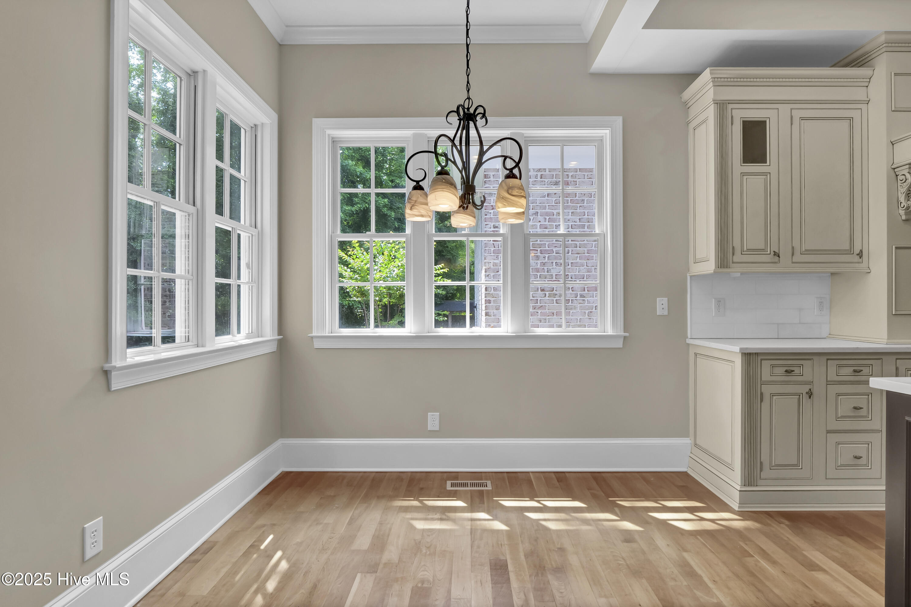 100552605 | Photo 35