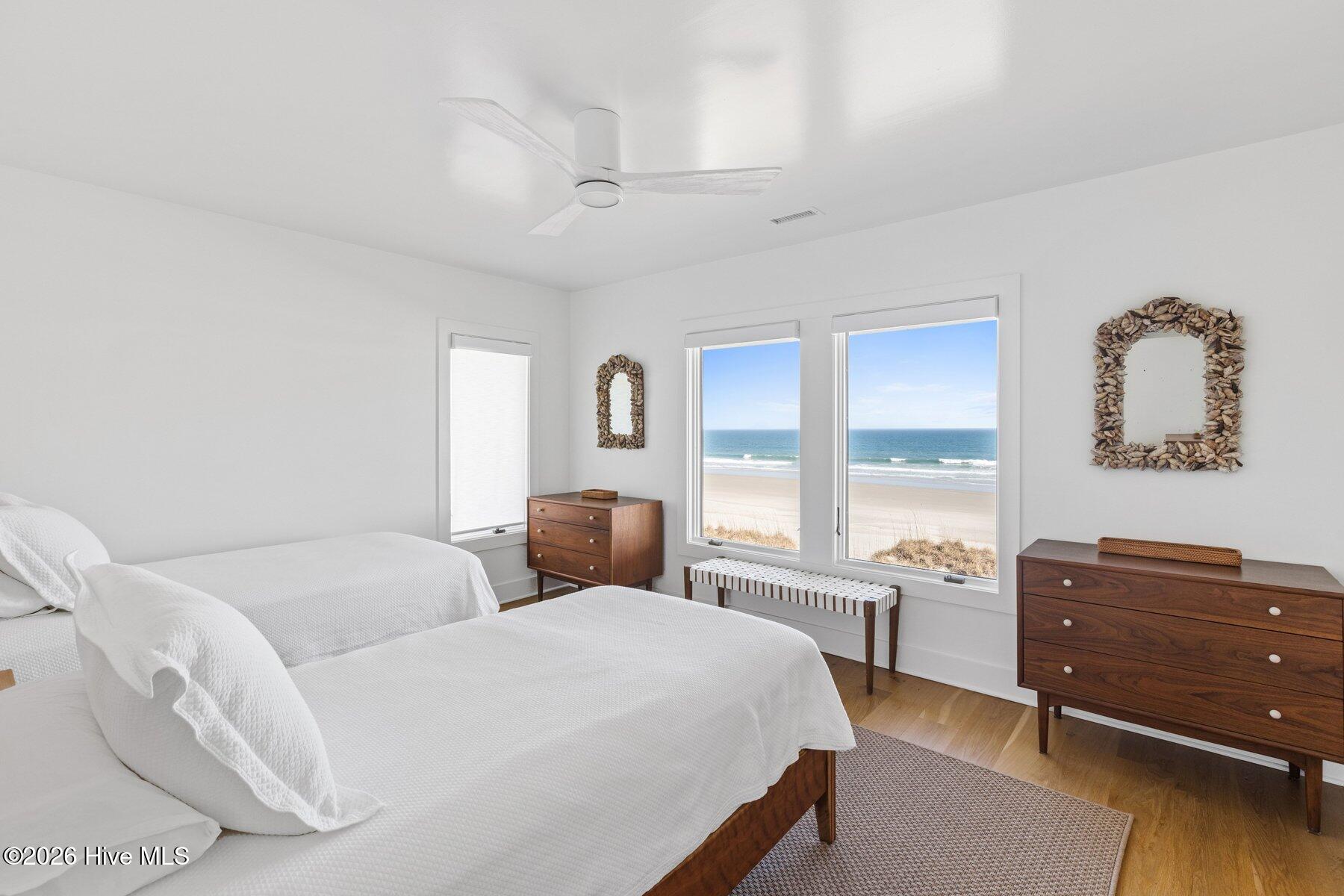 100560851 | Photo 42