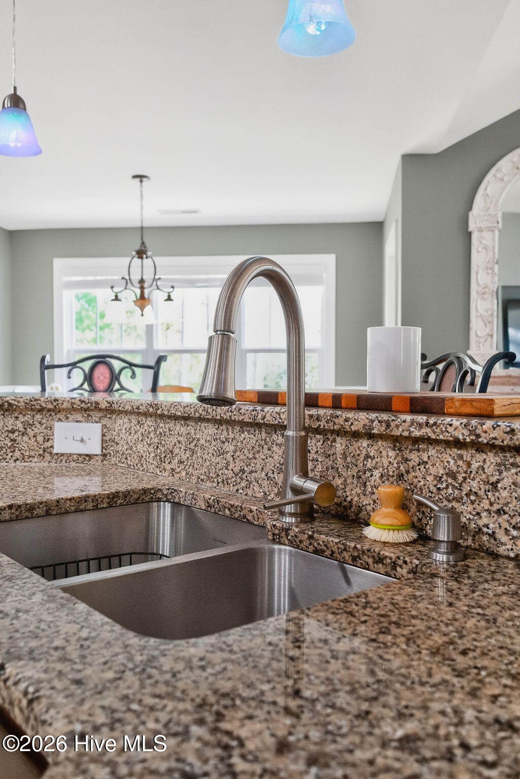 100561727 | Photo 12