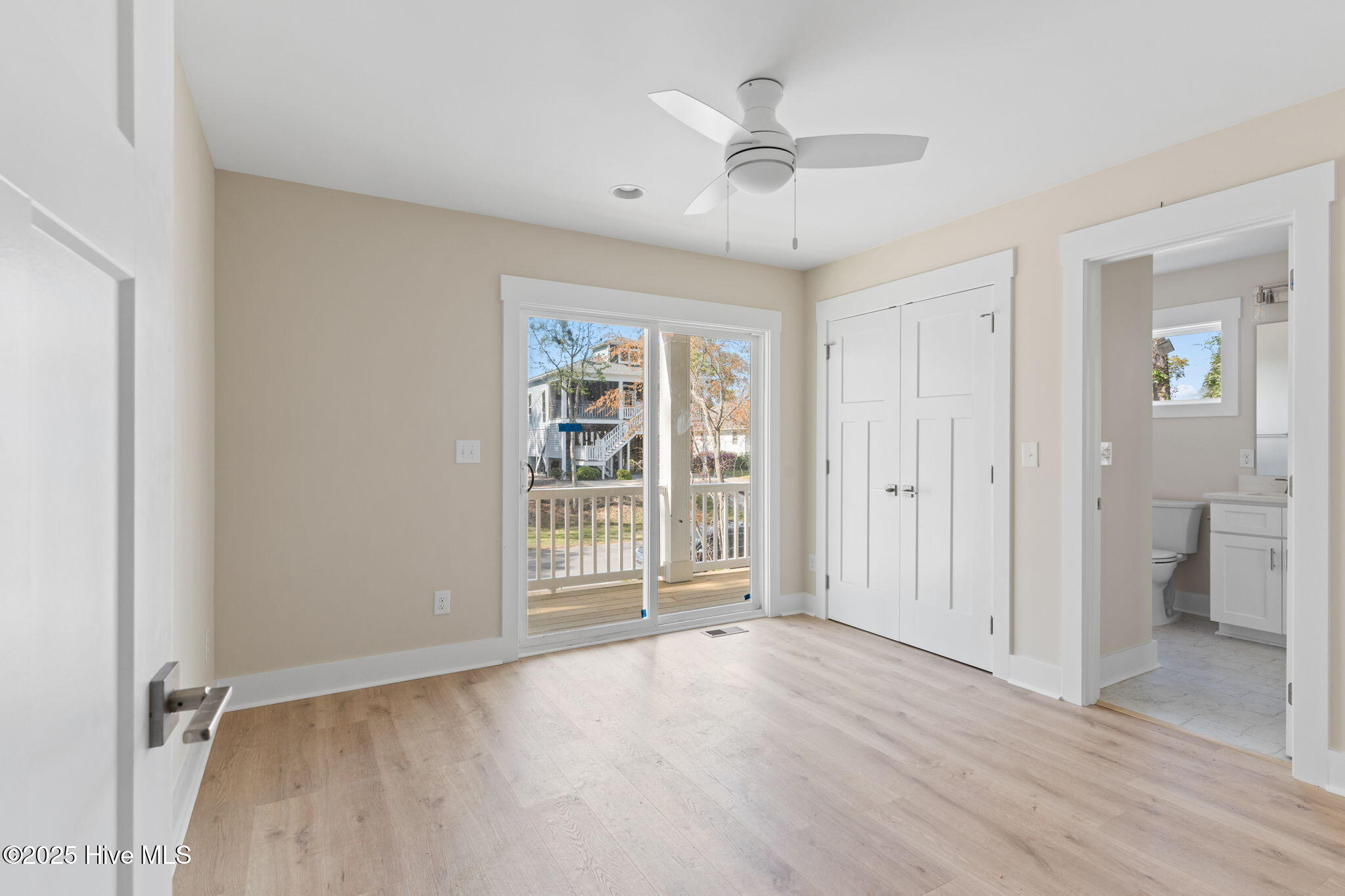 100485023 | Photo 47