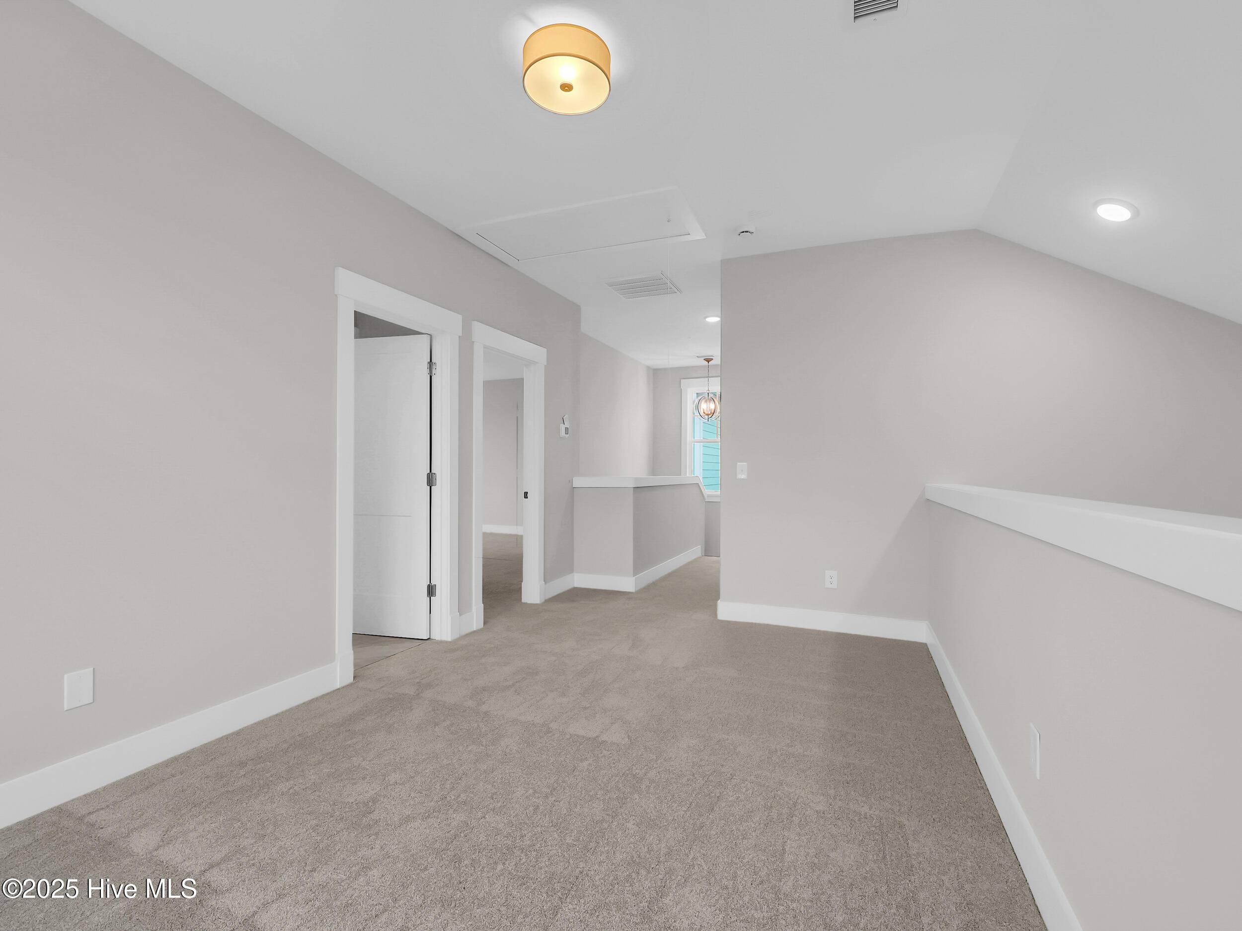 100533655 | Photo 30