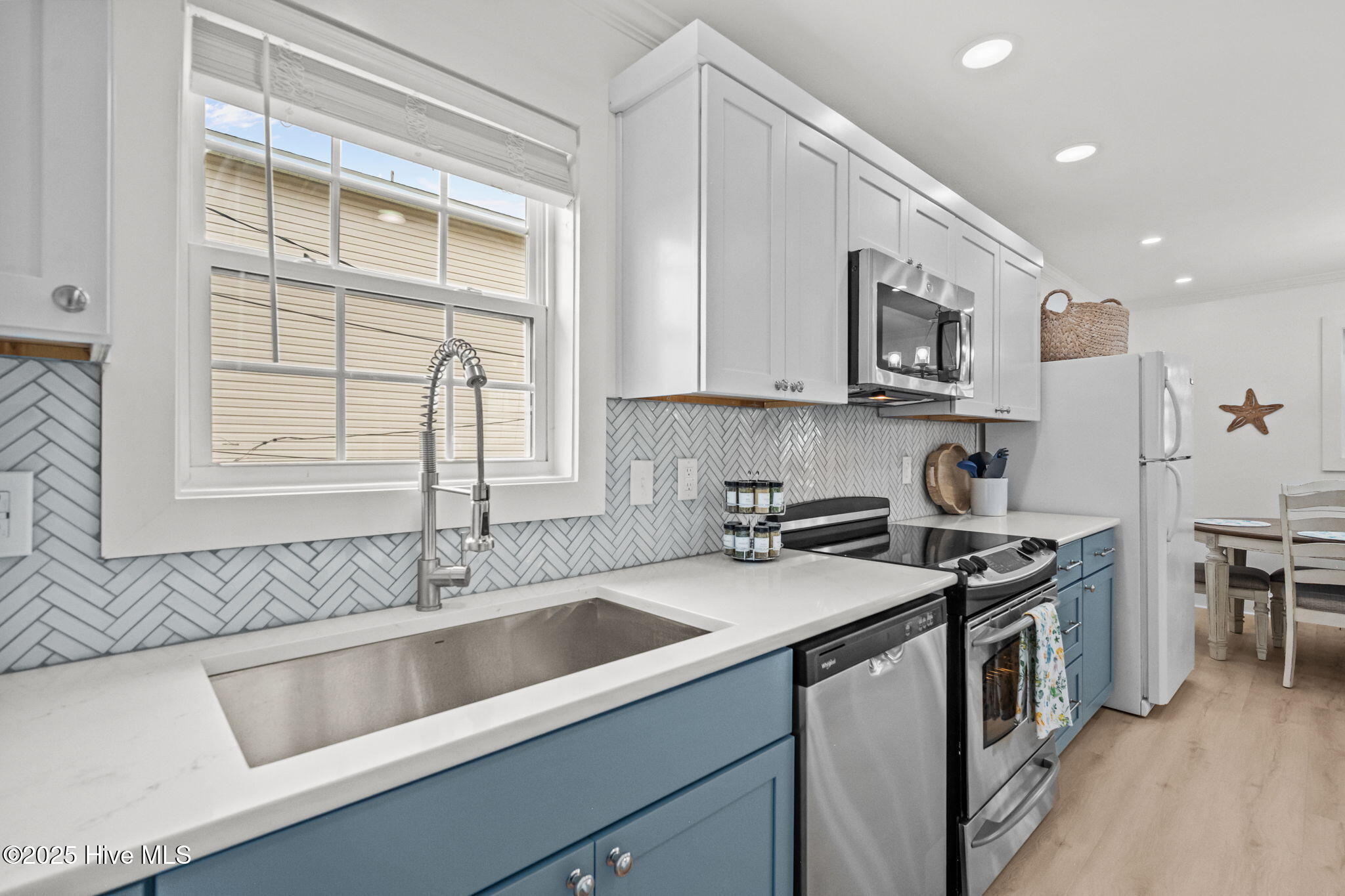 100525706 | Photo 13