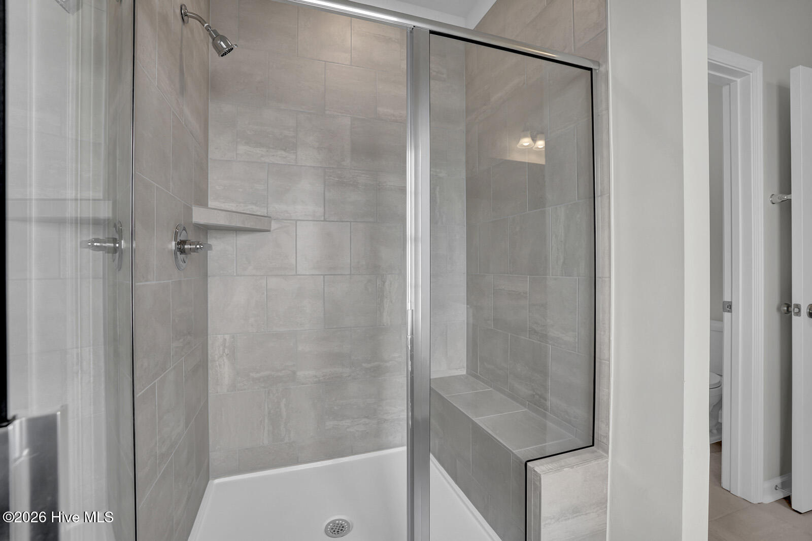 100550118 | Photo 12