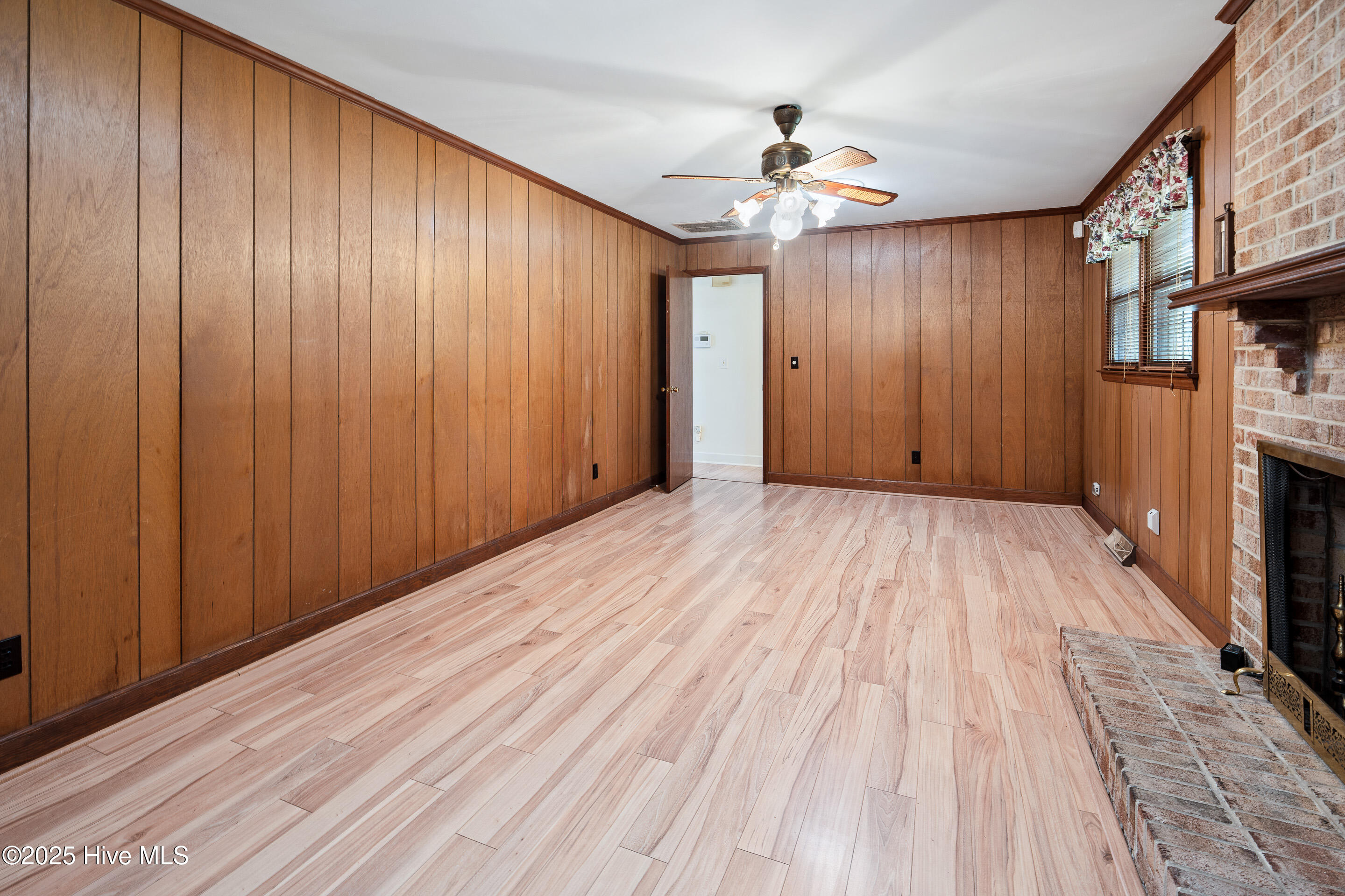 100536869 | Photo 29