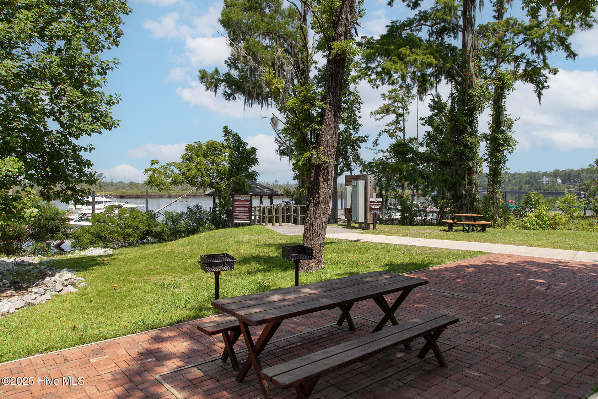 100556749 | Photo 75