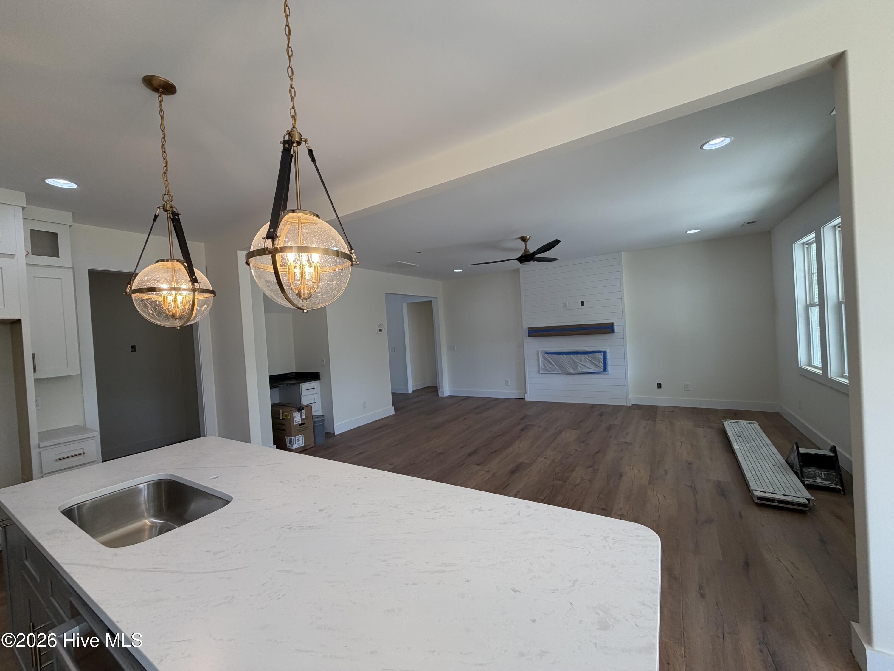 100568393 | Photo 27