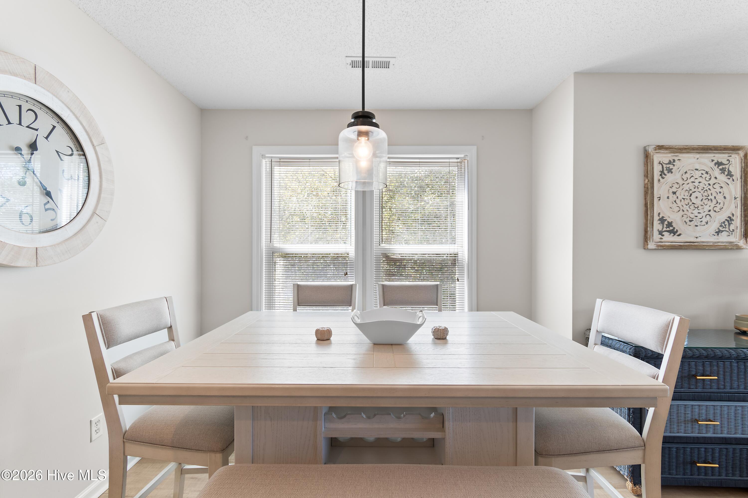 100563960 | Photo 24