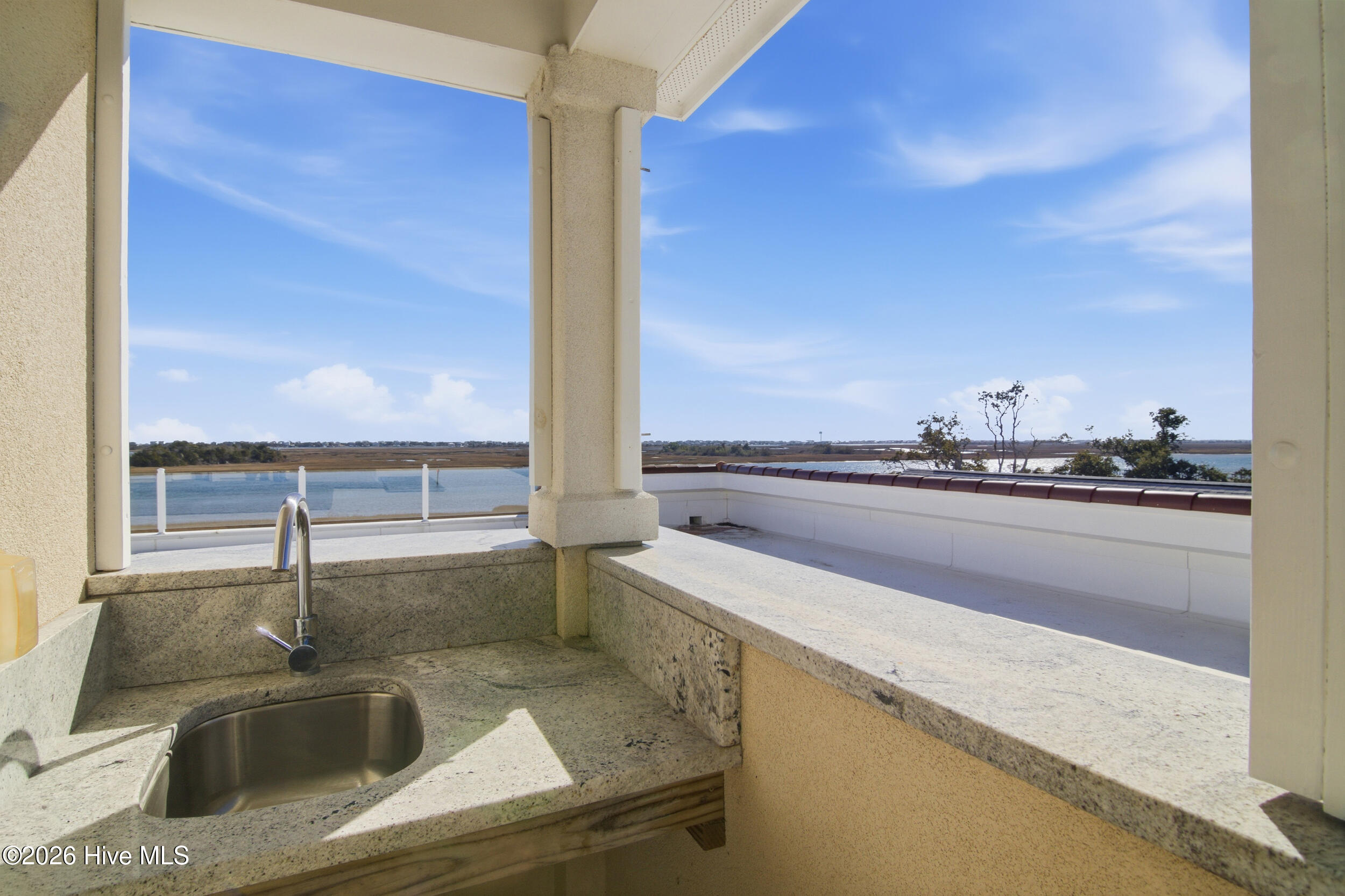 100549551 | Photo 51