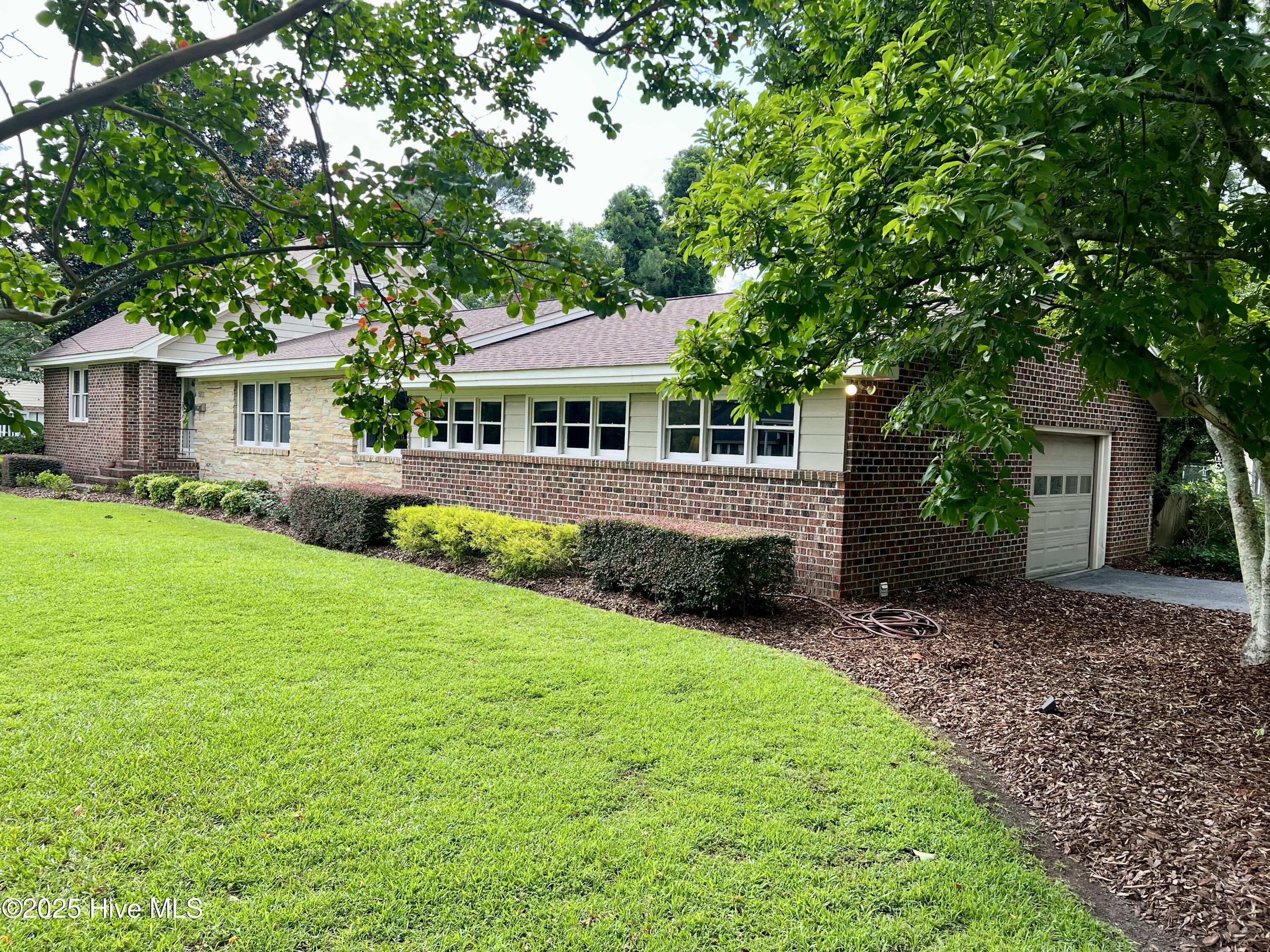 Homes for sale in Wallace, NC | 513 E Westbrook St, Wallace, NC 28466 | MLS# 100533534