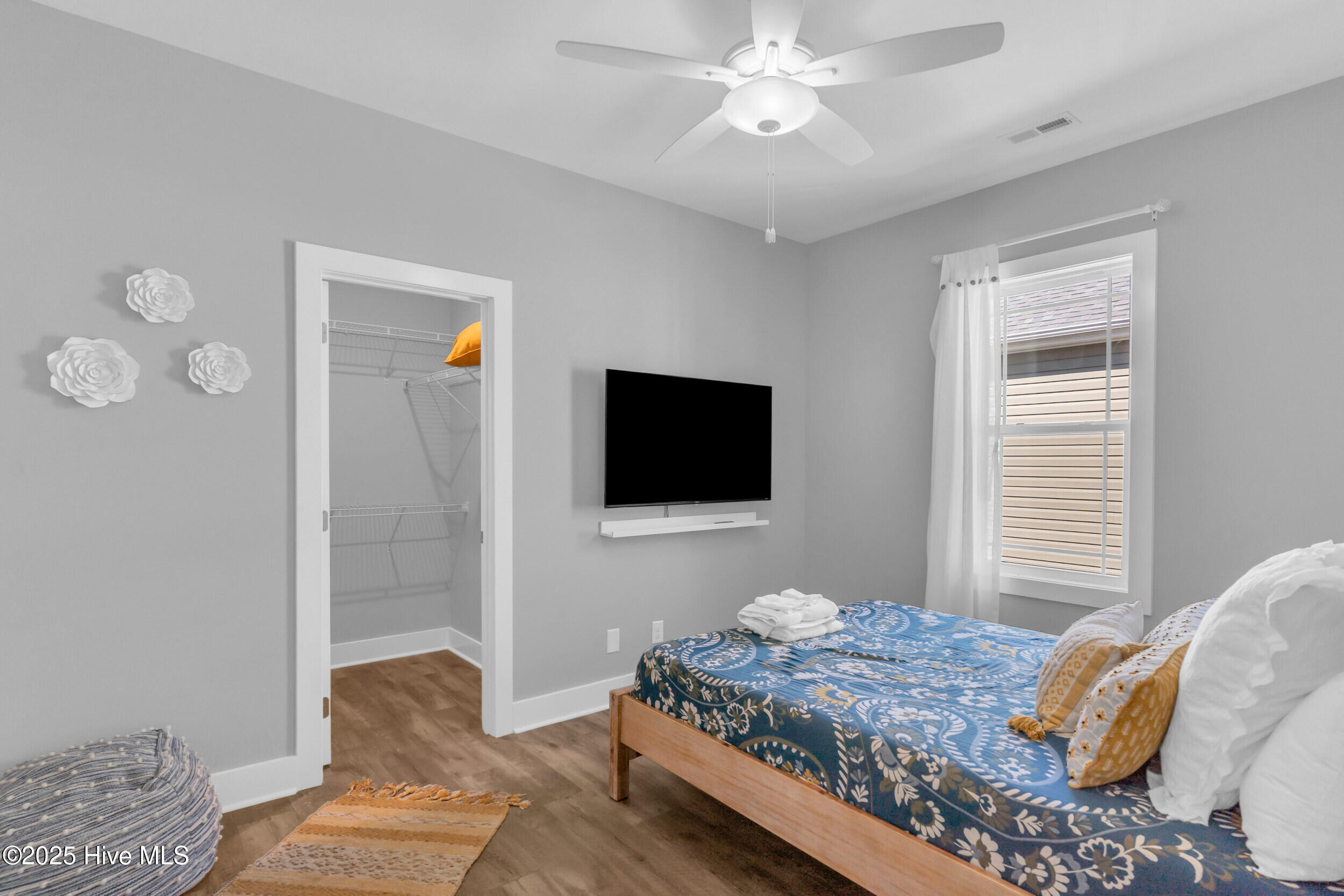 100537847 | Photo 21