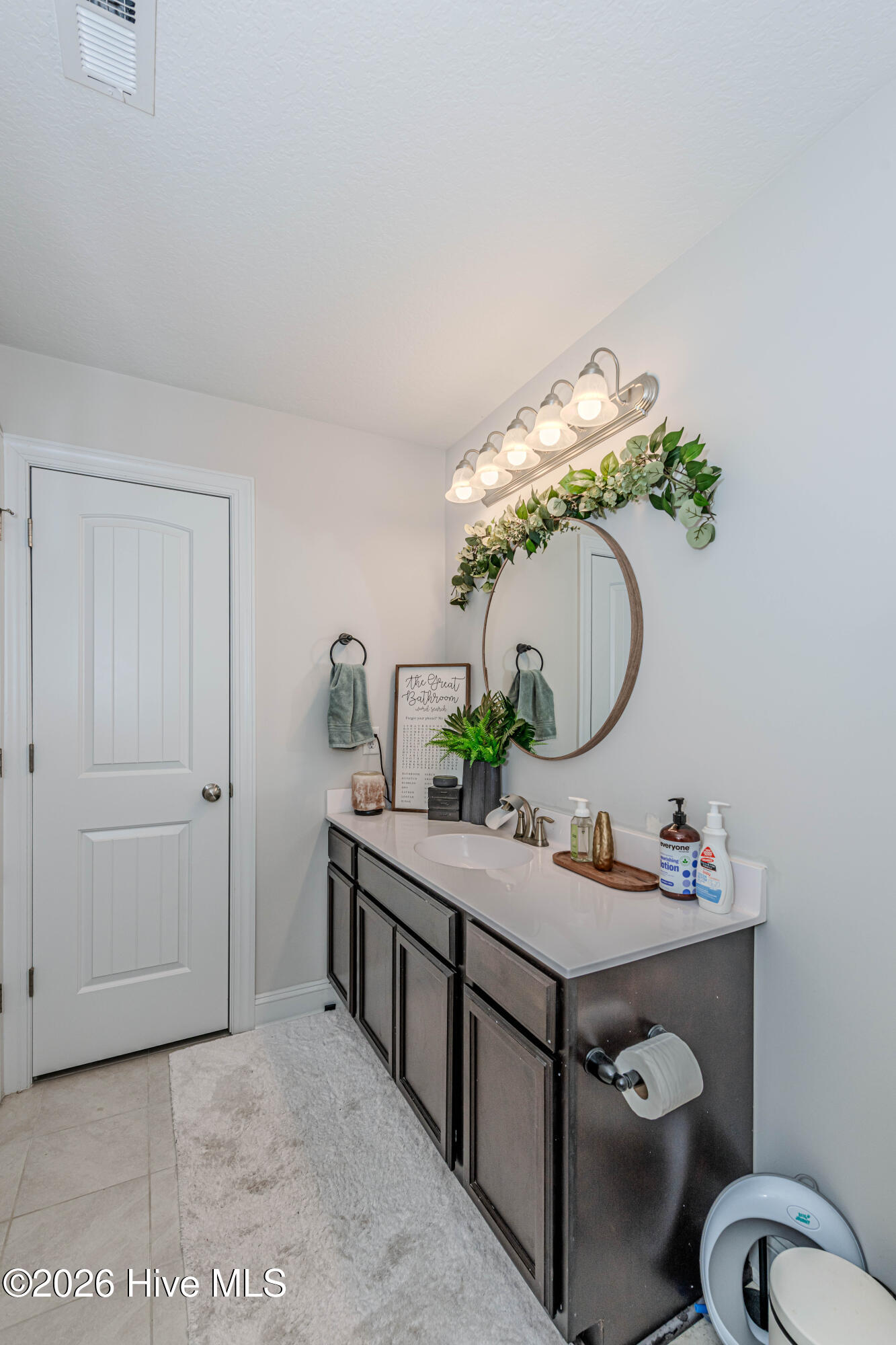 100570010 | Photo 53