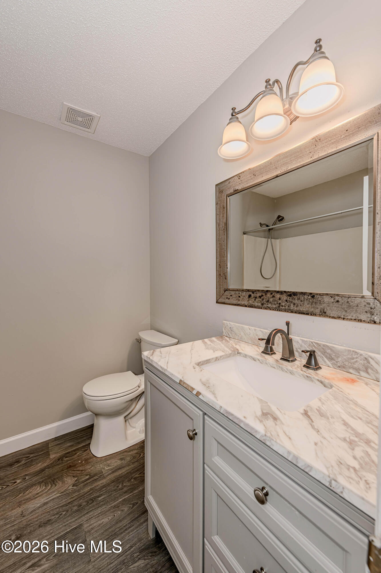 100568106 | Photo 40