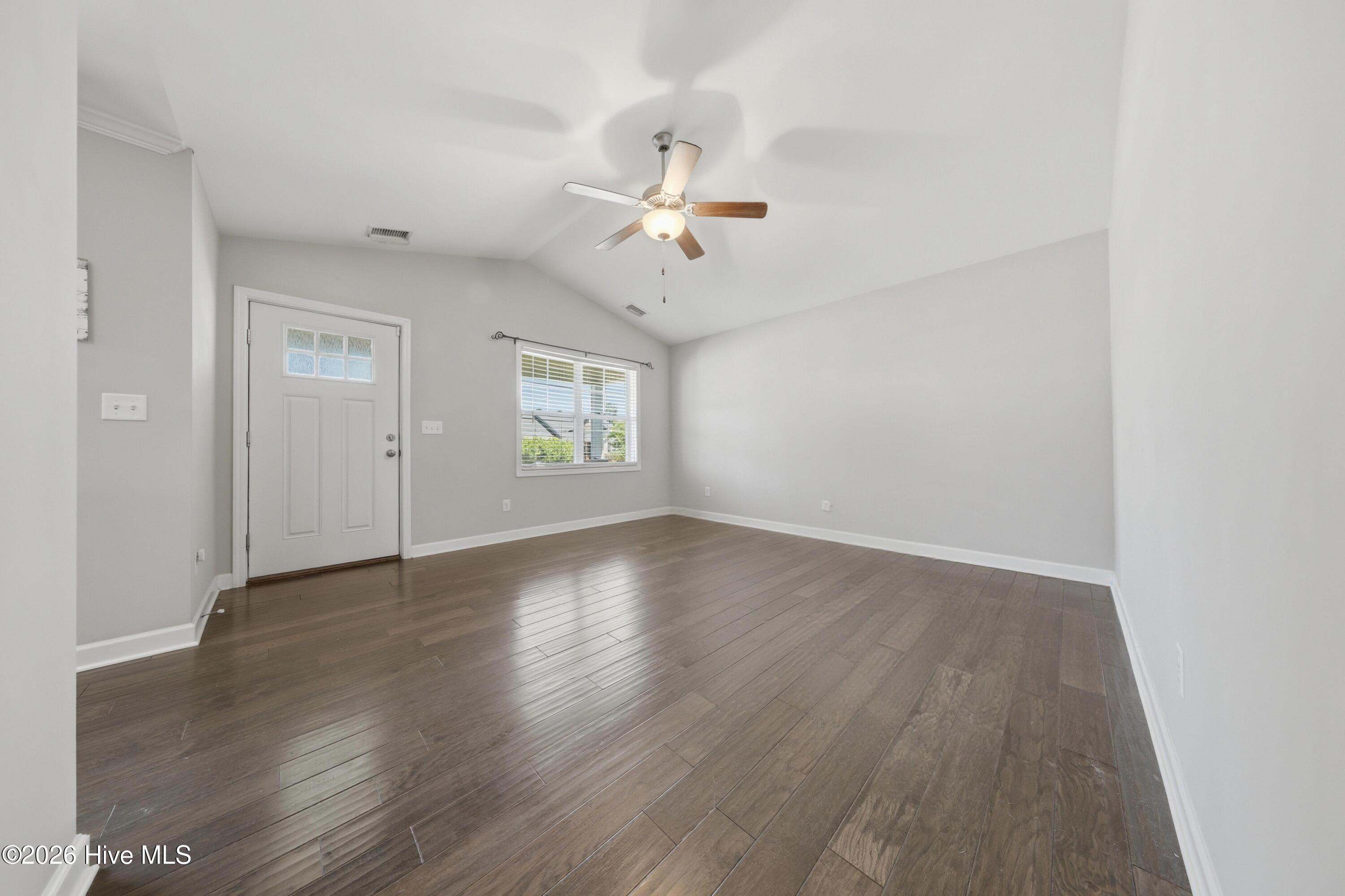 100568658 | Photo 20