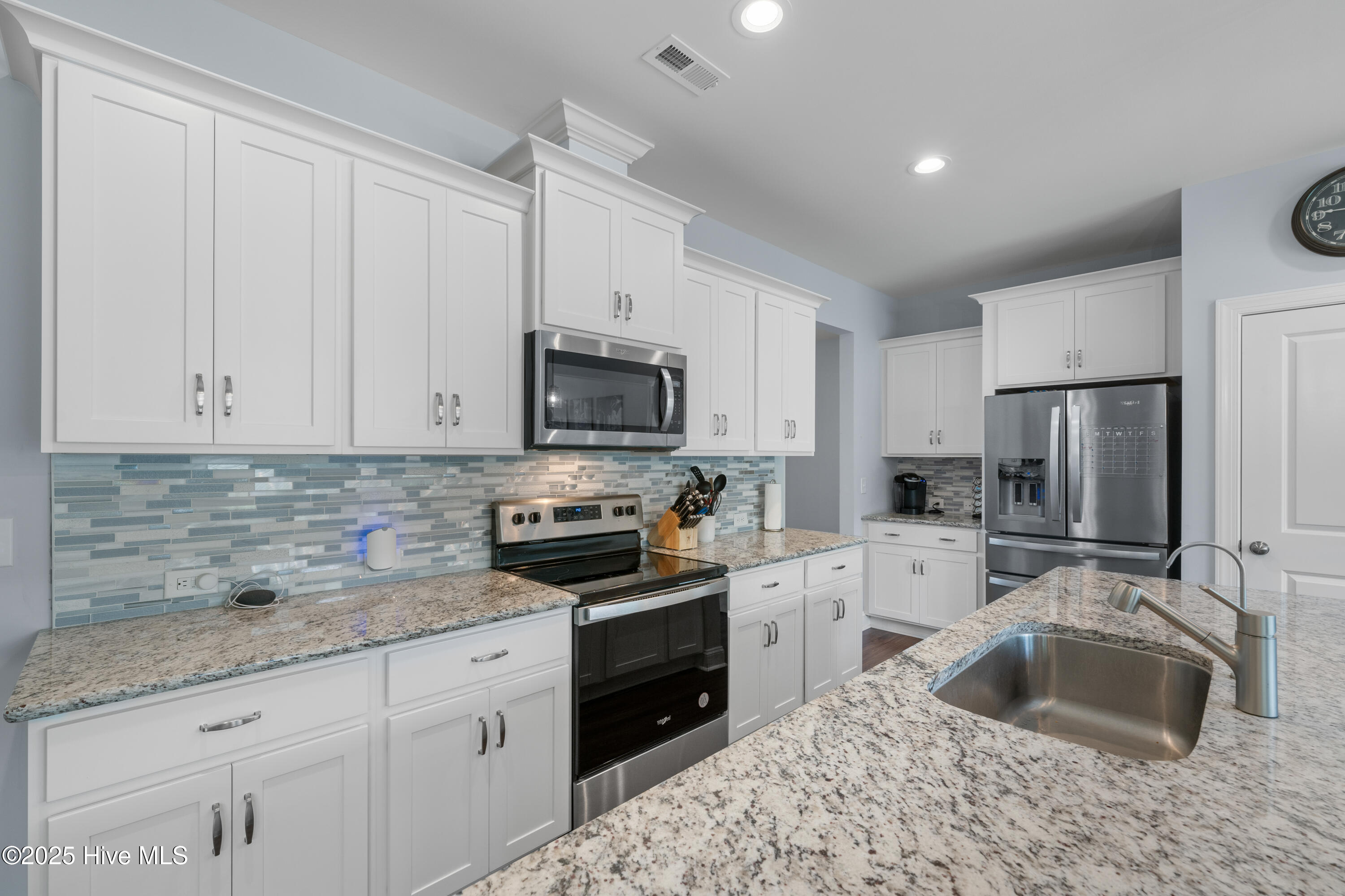 100512596 | Photo 17