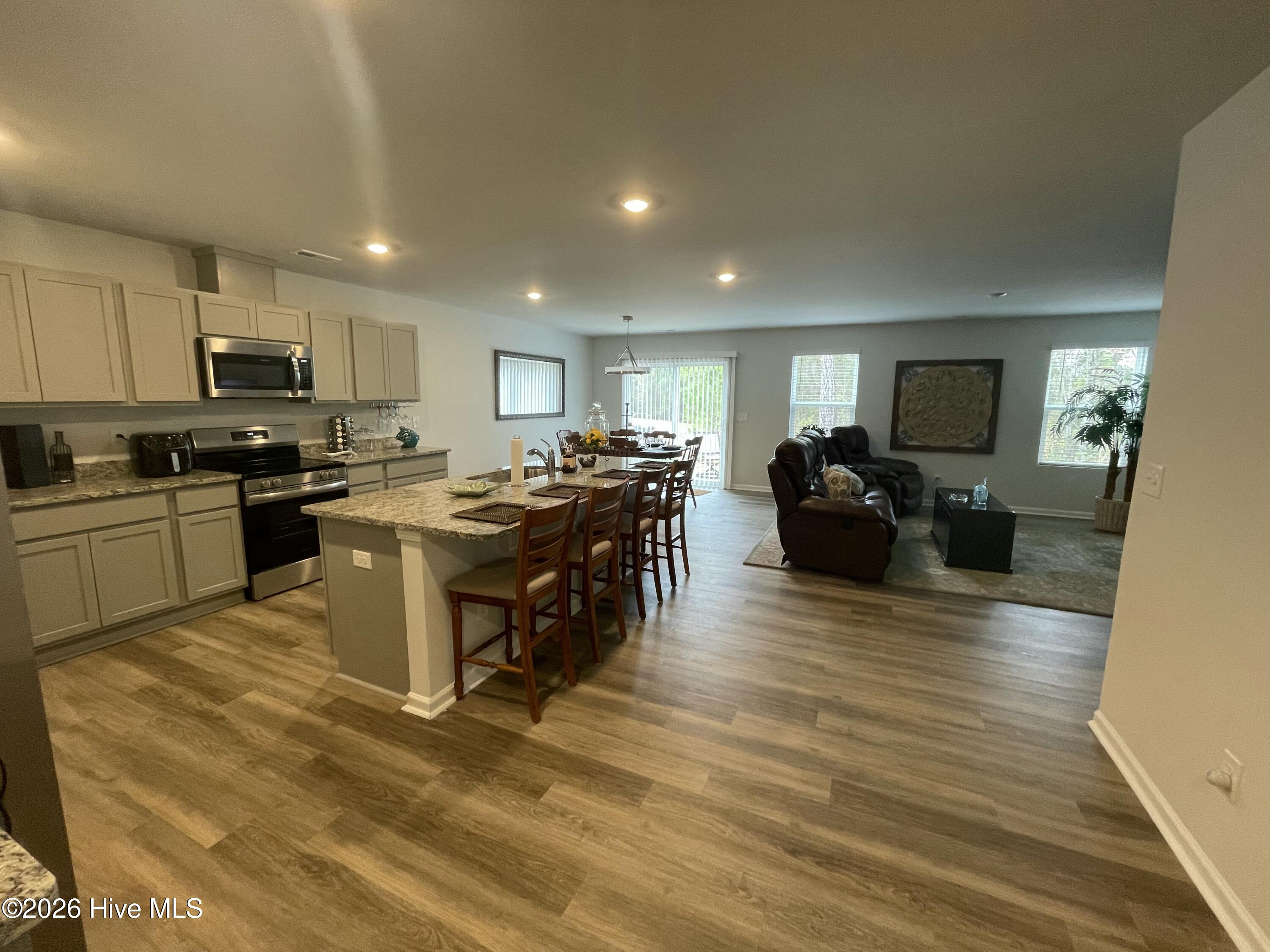 100559792 | Photo 11