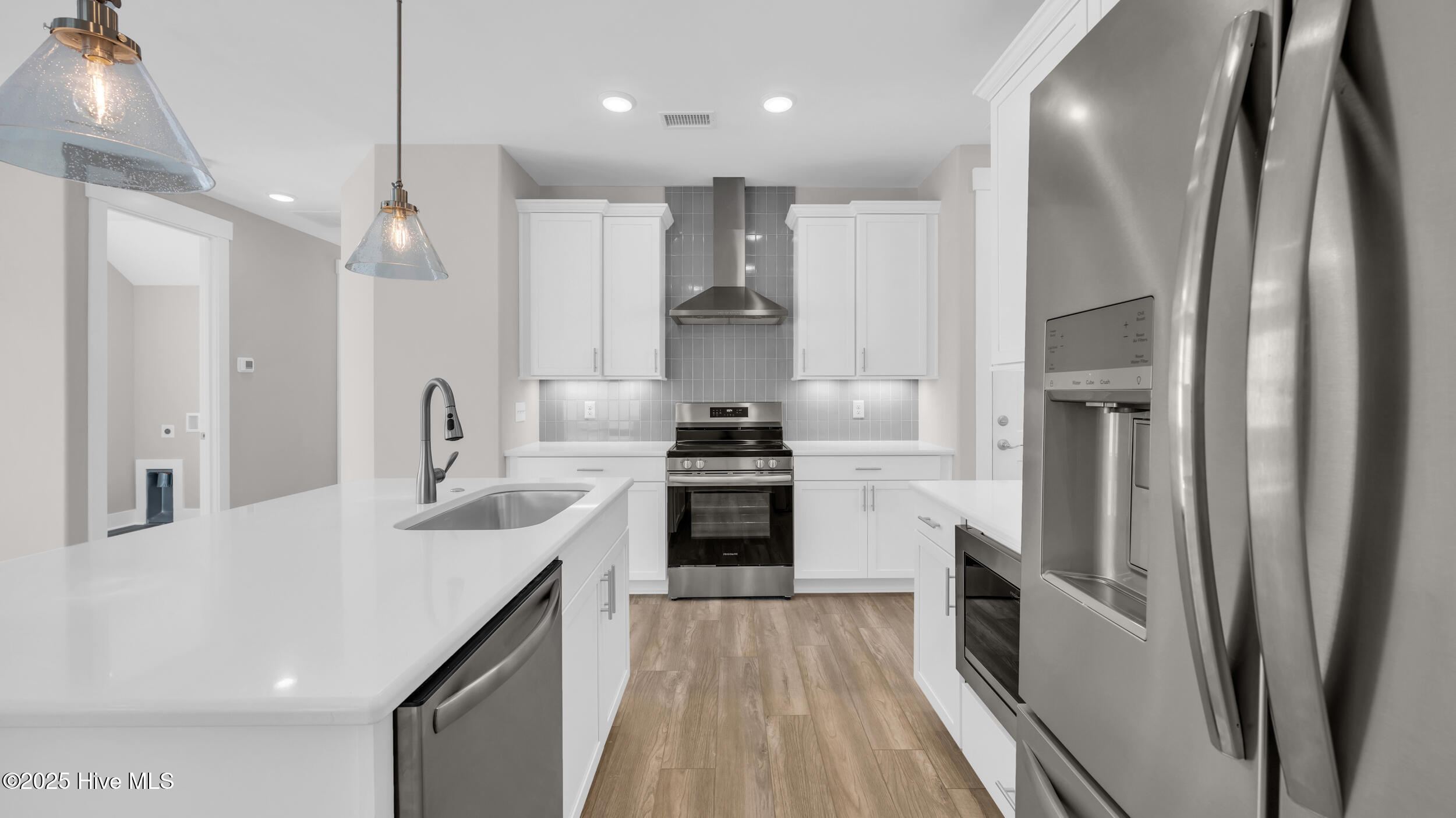 100525614 | Photo 16