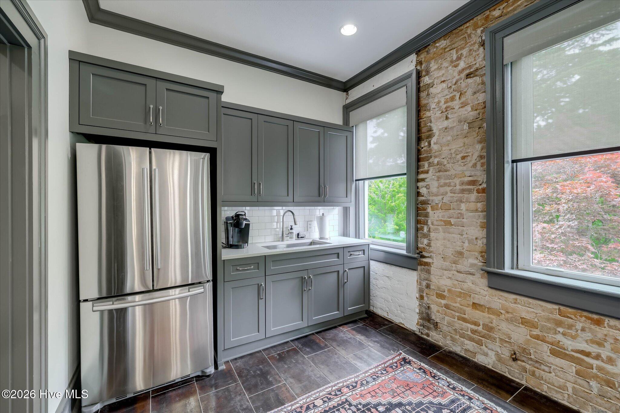 302 Park kitchen