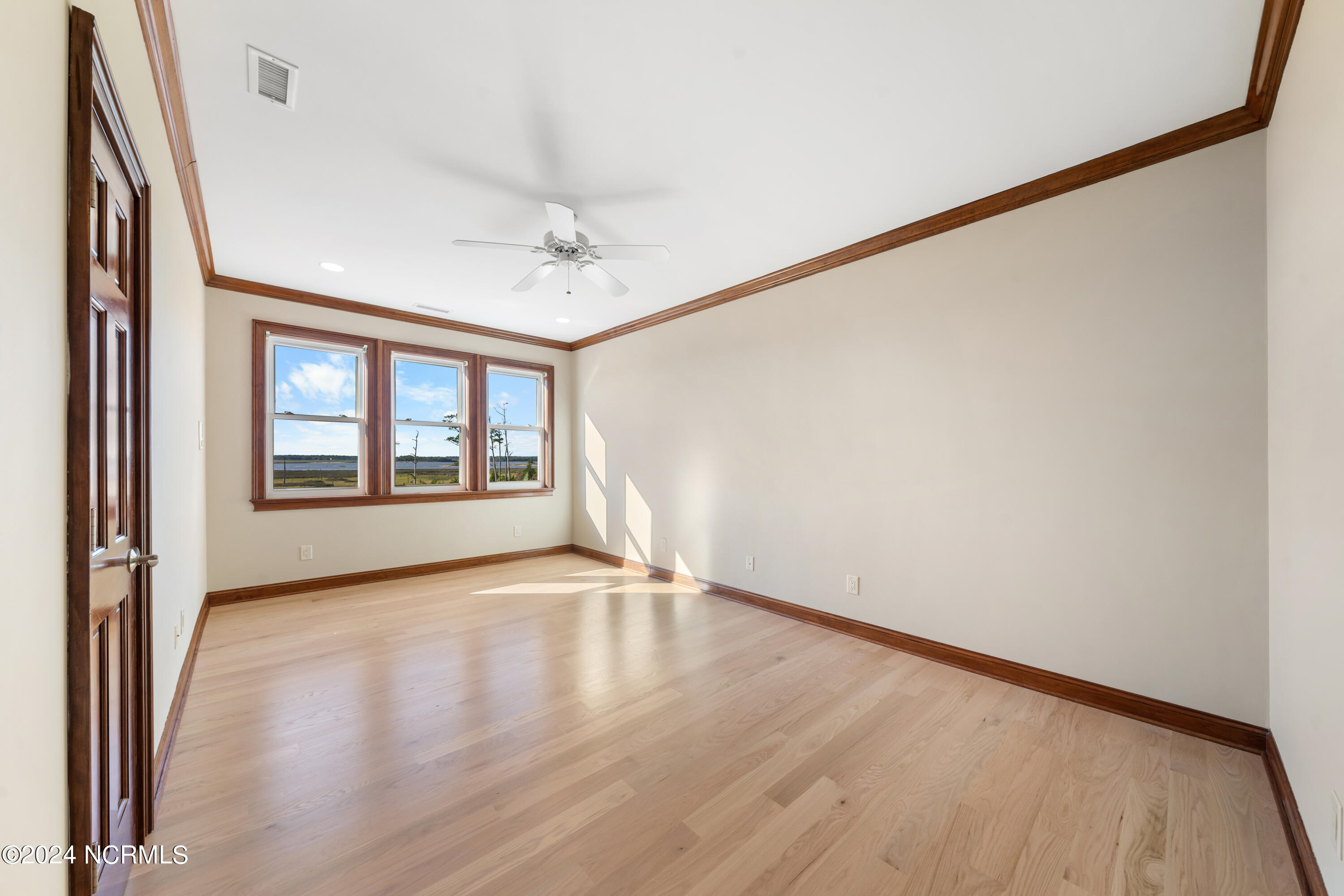 100511471 | Photo 60