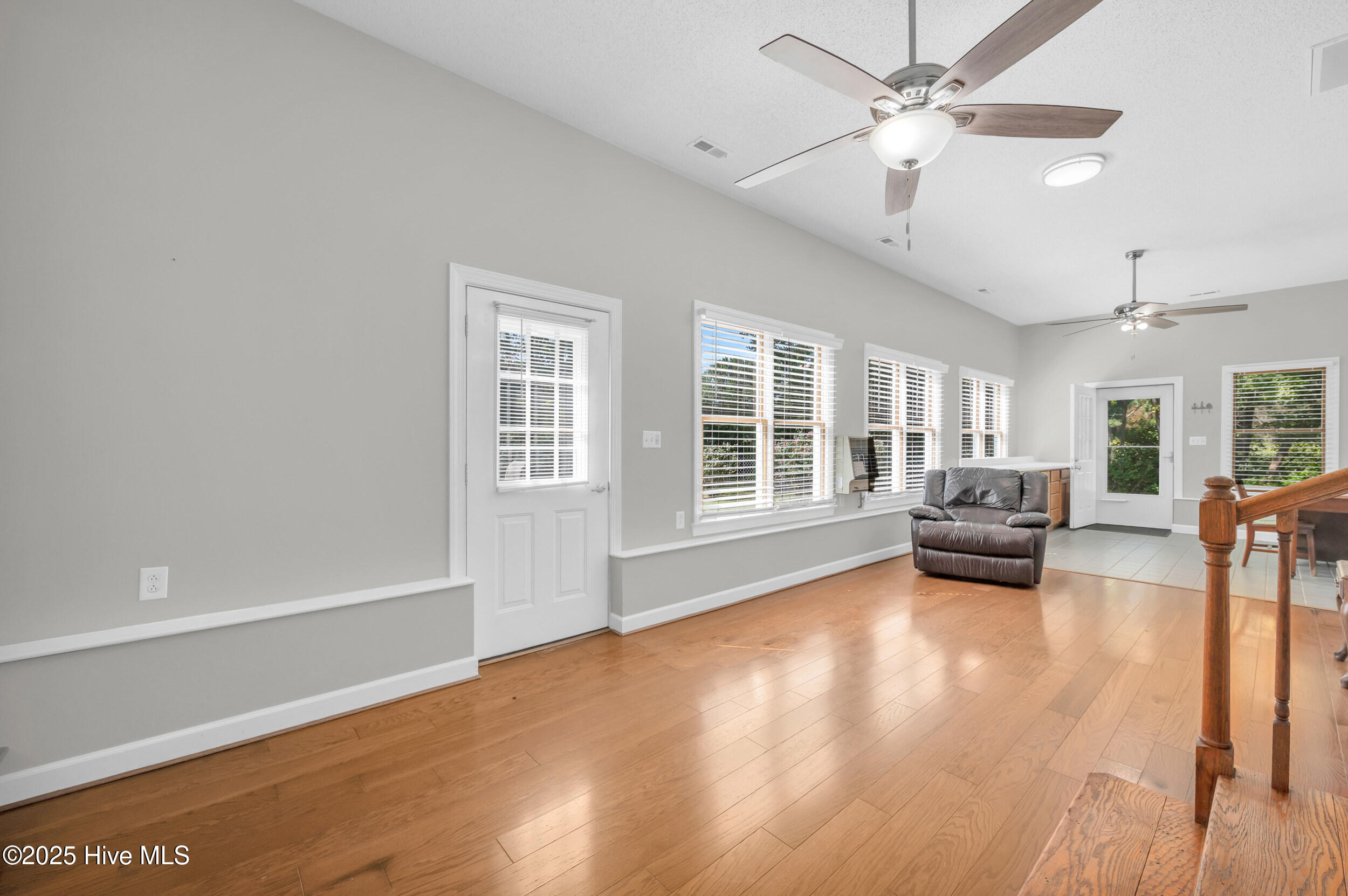 100532115 | Photo 29