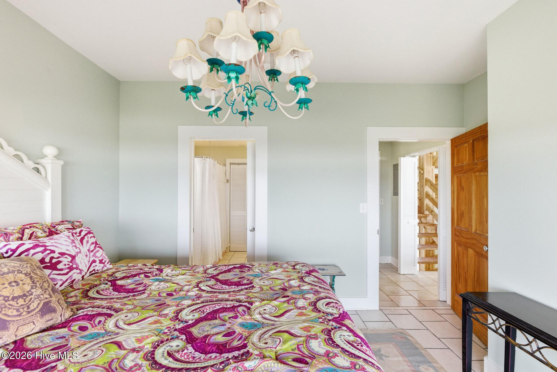 100566391 | Photo 30