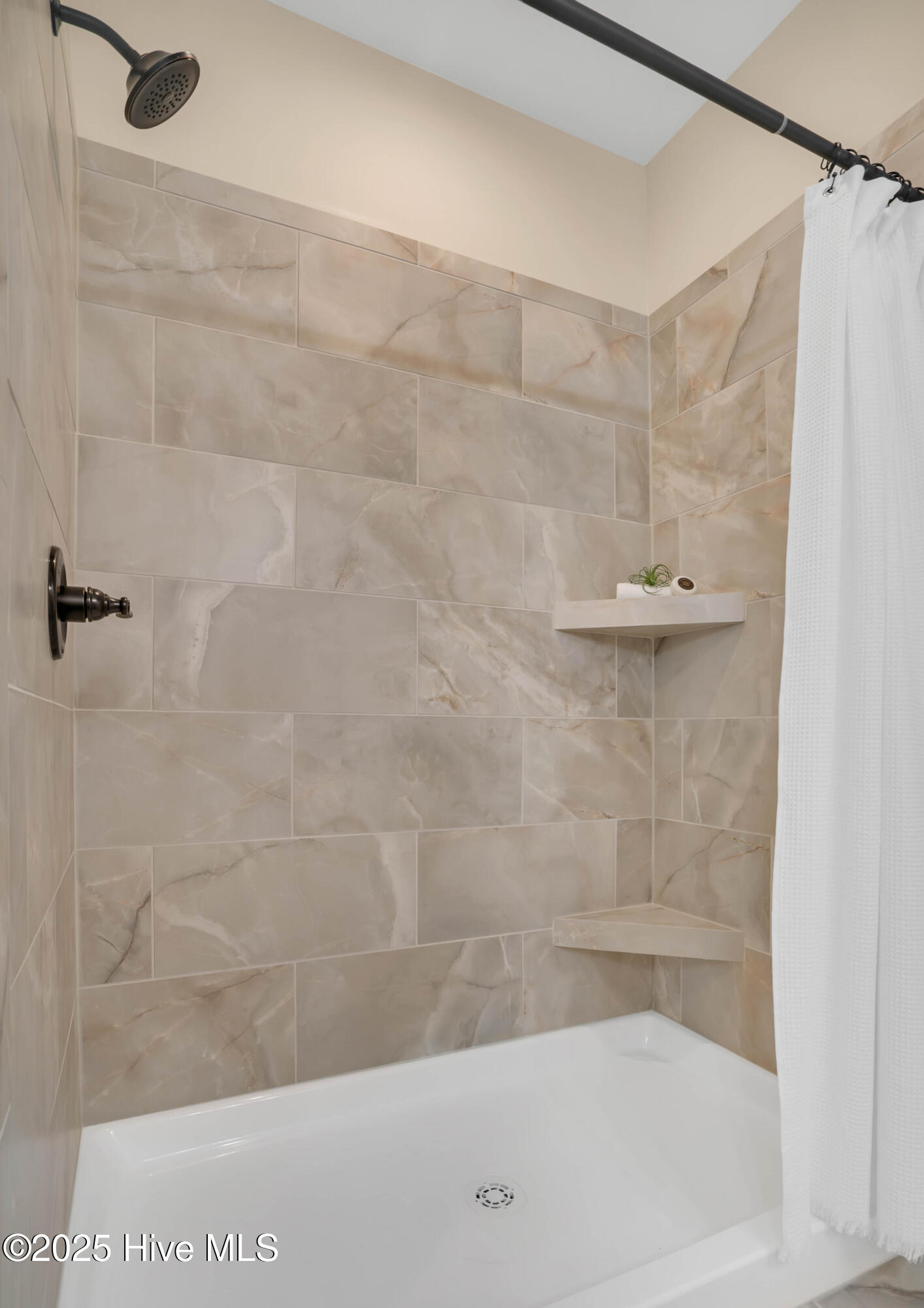 100460470 | Photo 38