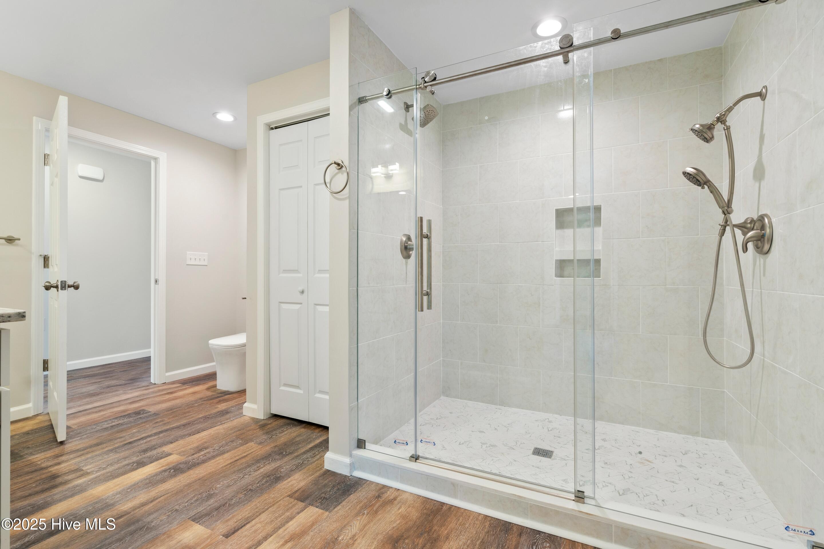 100545908 | Photo 15