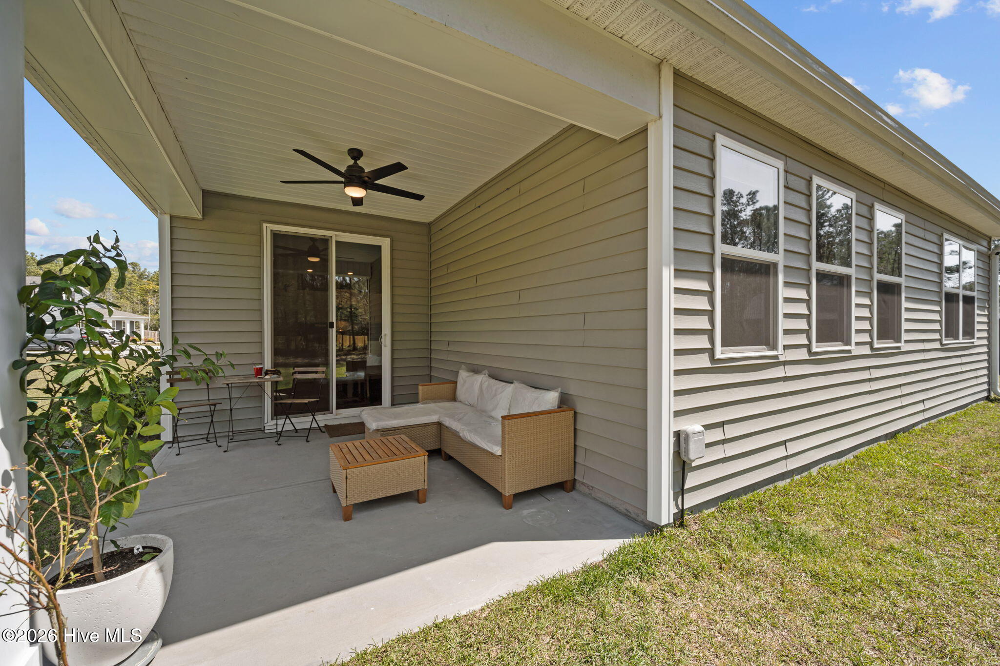 100564273 | Photo 38