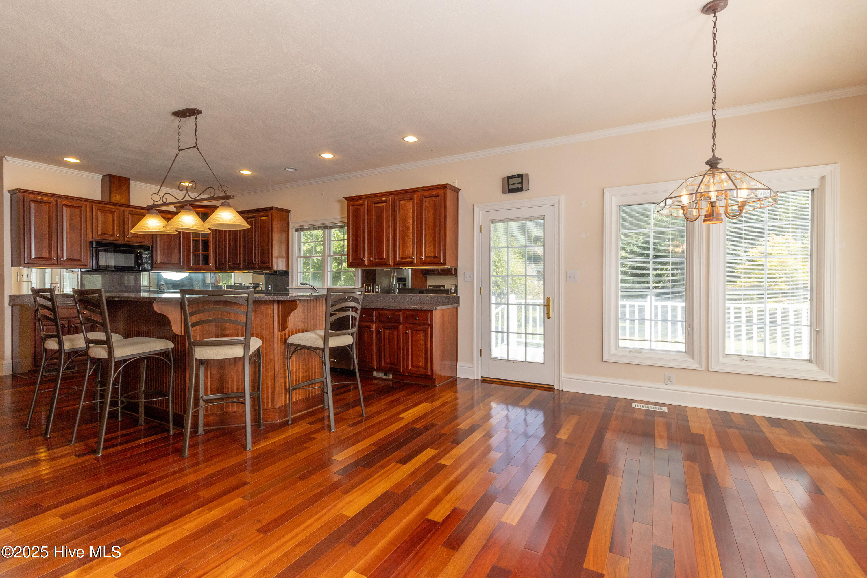 Kitchen dining combo
