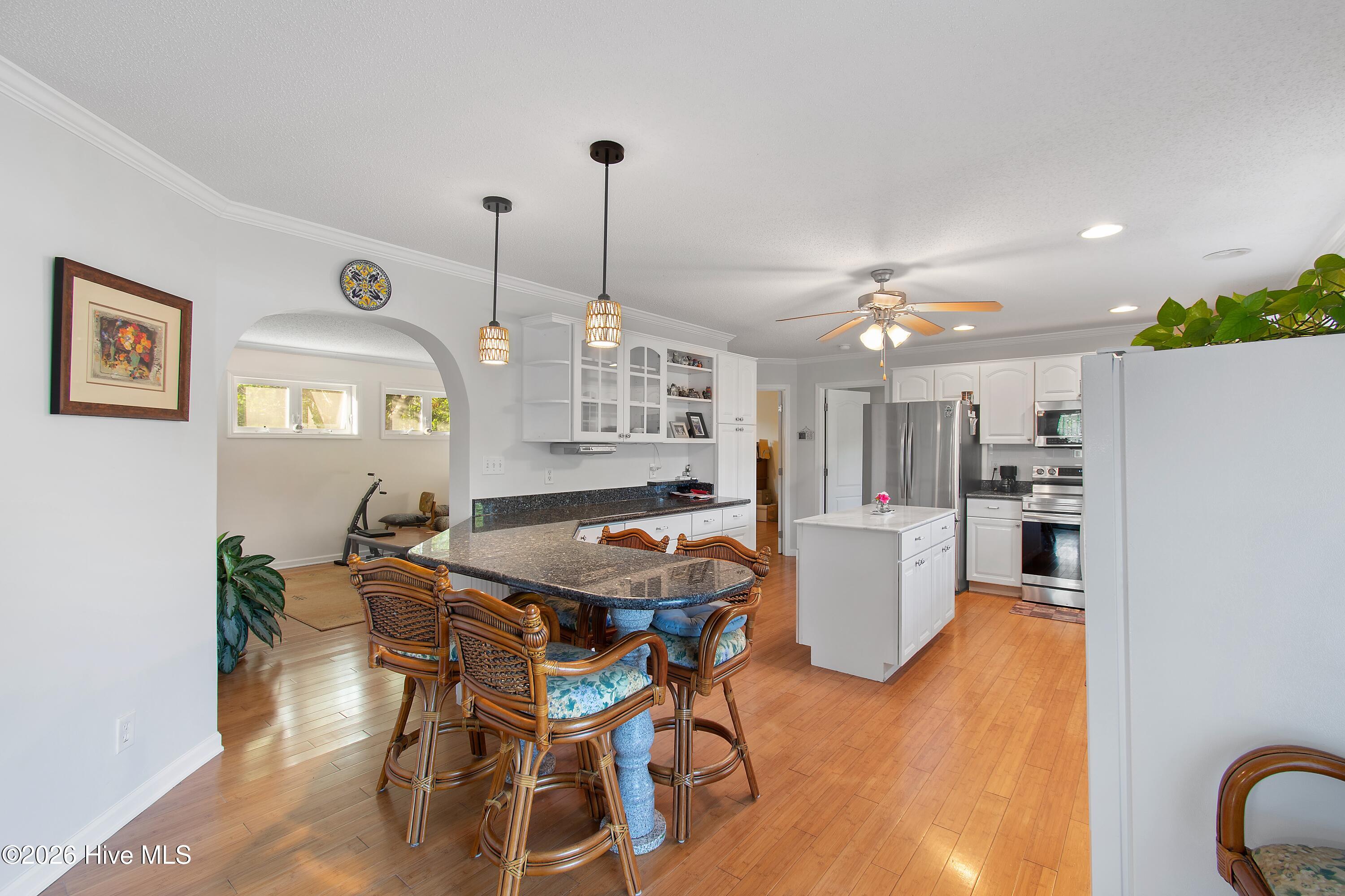 100568231 | Photo 26