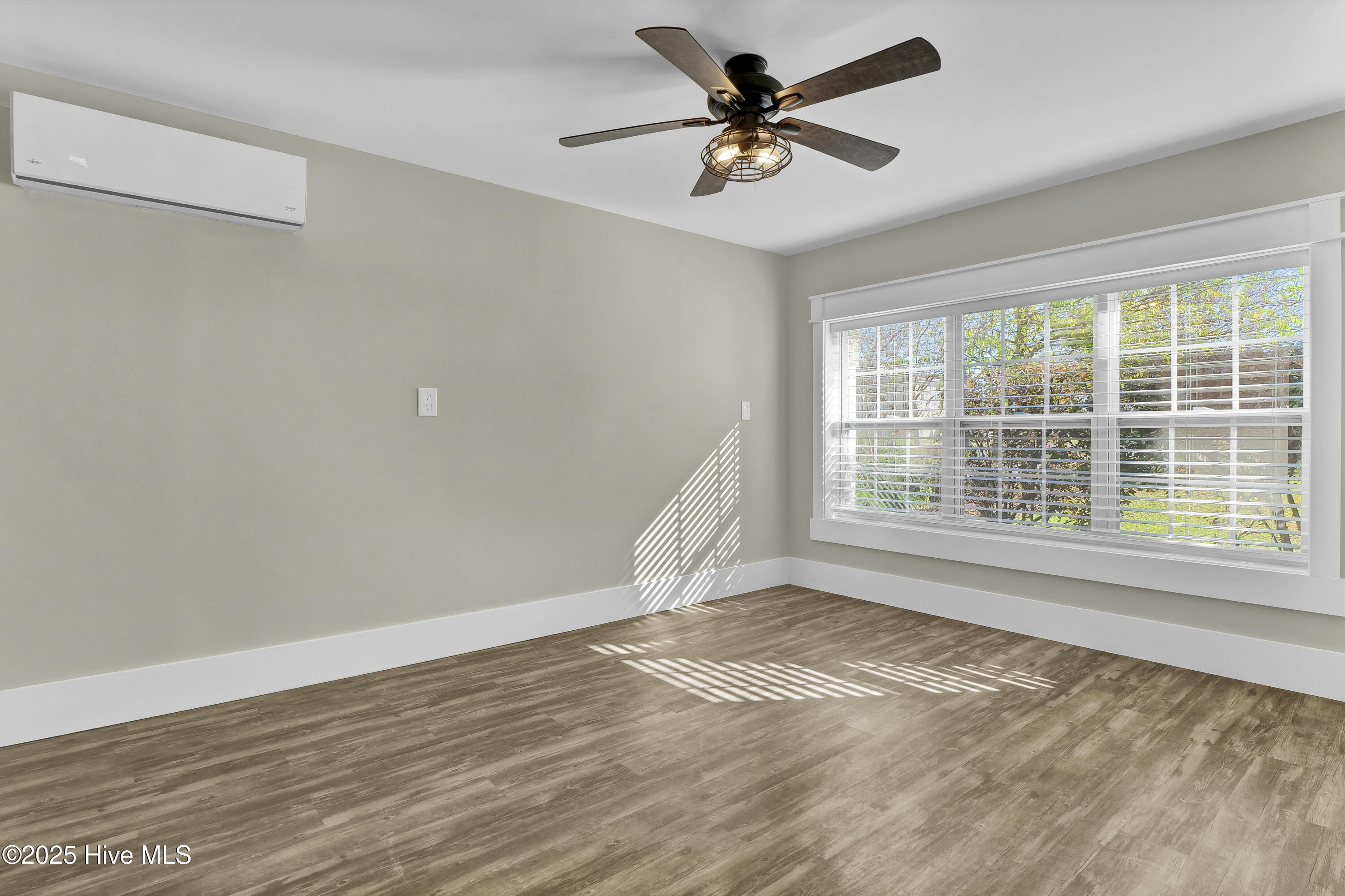 100543040 | Photo 46