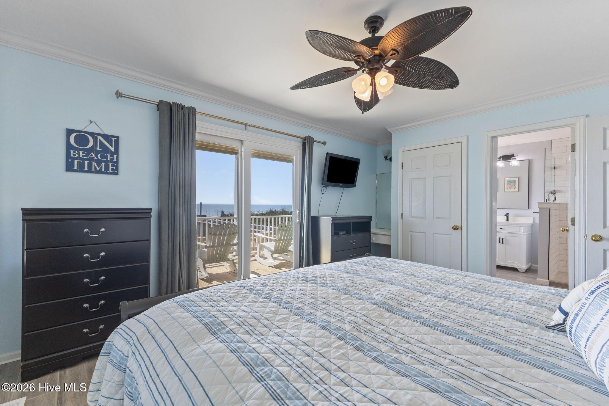 100558728 | Photo 11