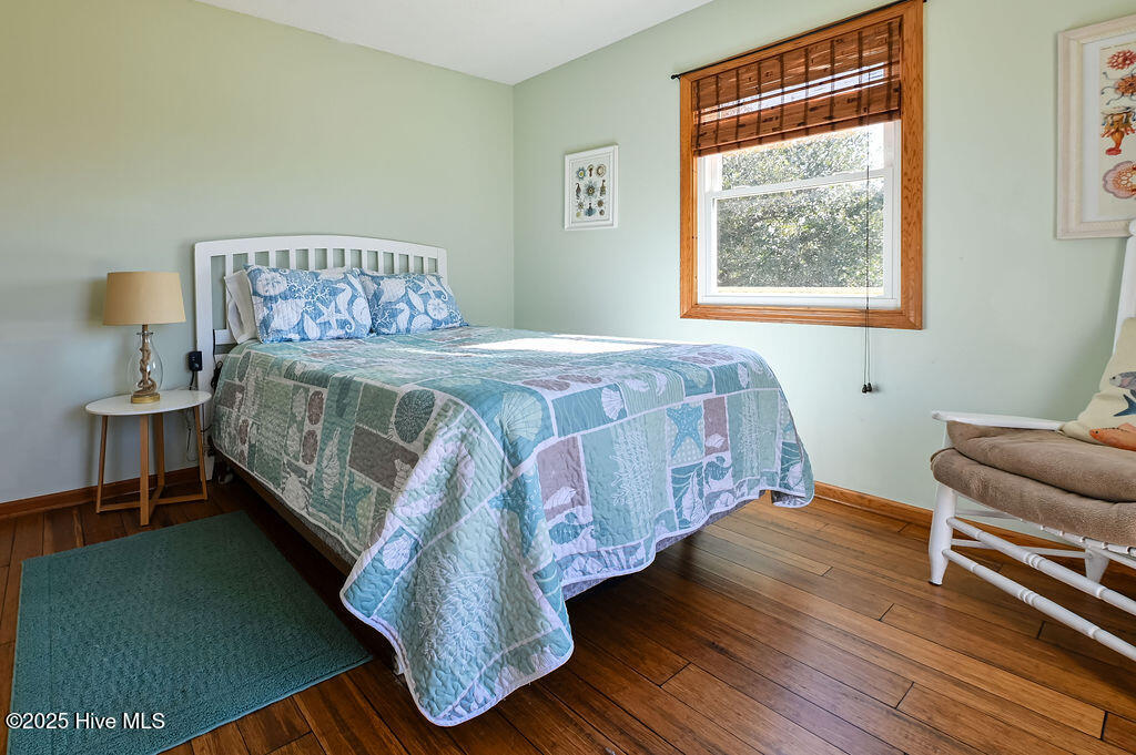 top floor bedroom w/sundeck