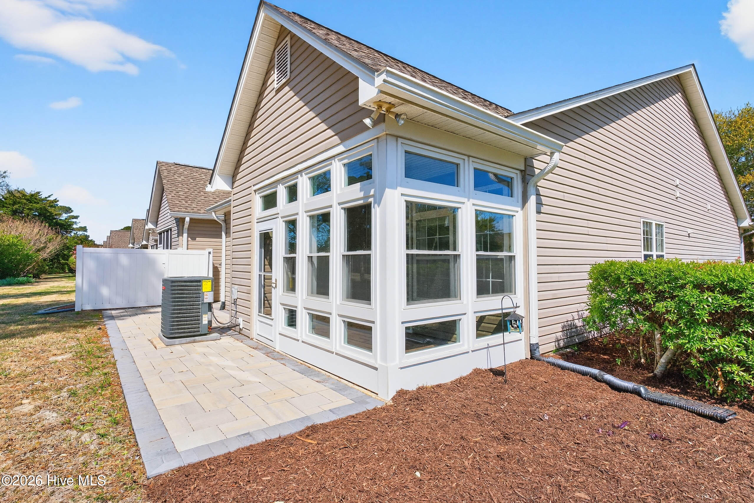 100564275 | Photo 30