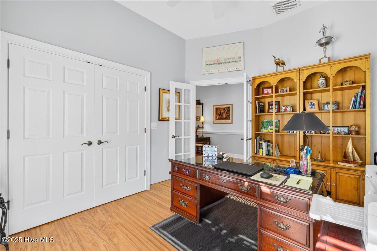 100540380 | Photo 43